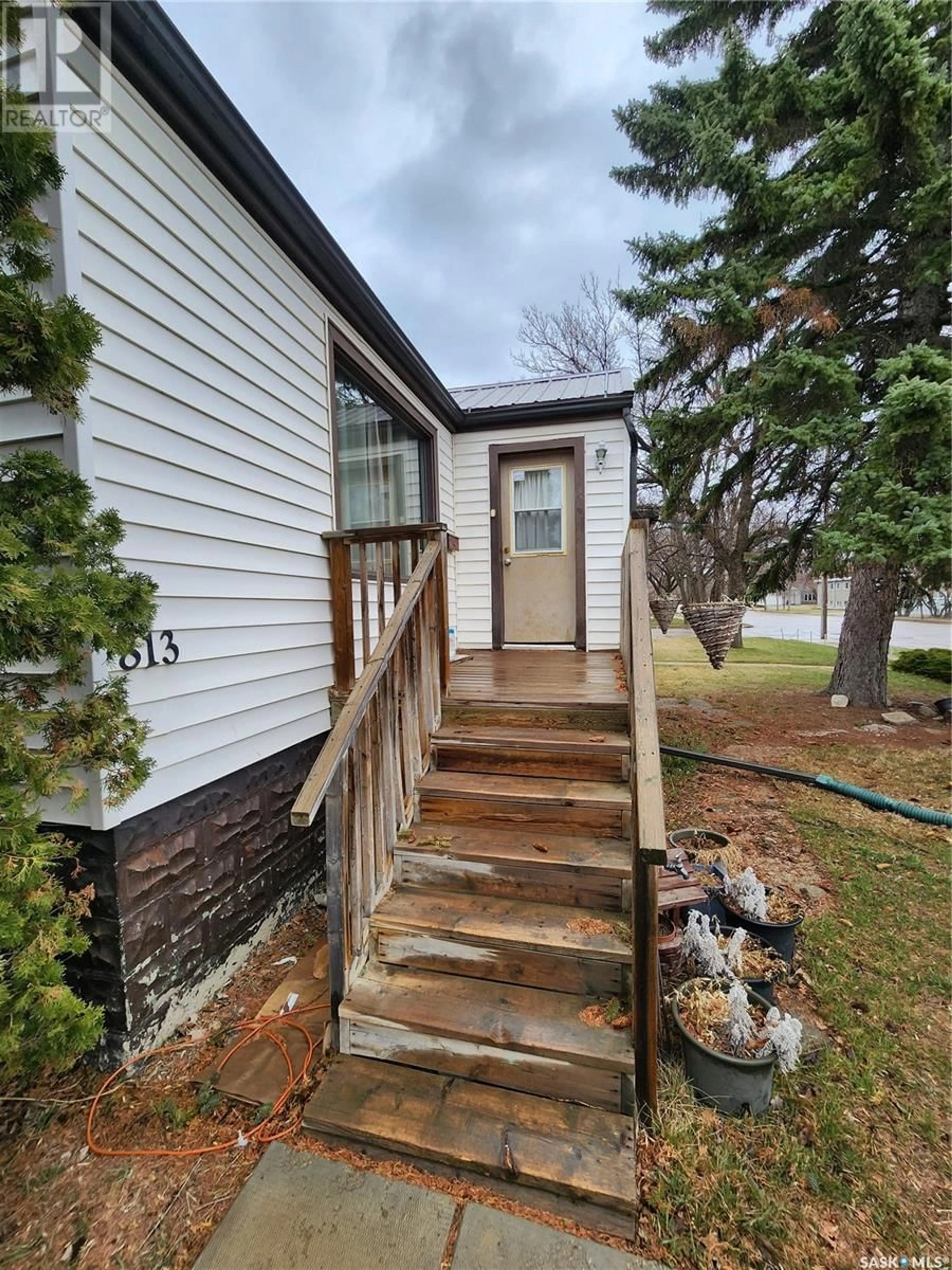 Home with vinyl exterior material, street for 813 SOURIS AVENUE, Weyburn Saskatchewan S4H0E5