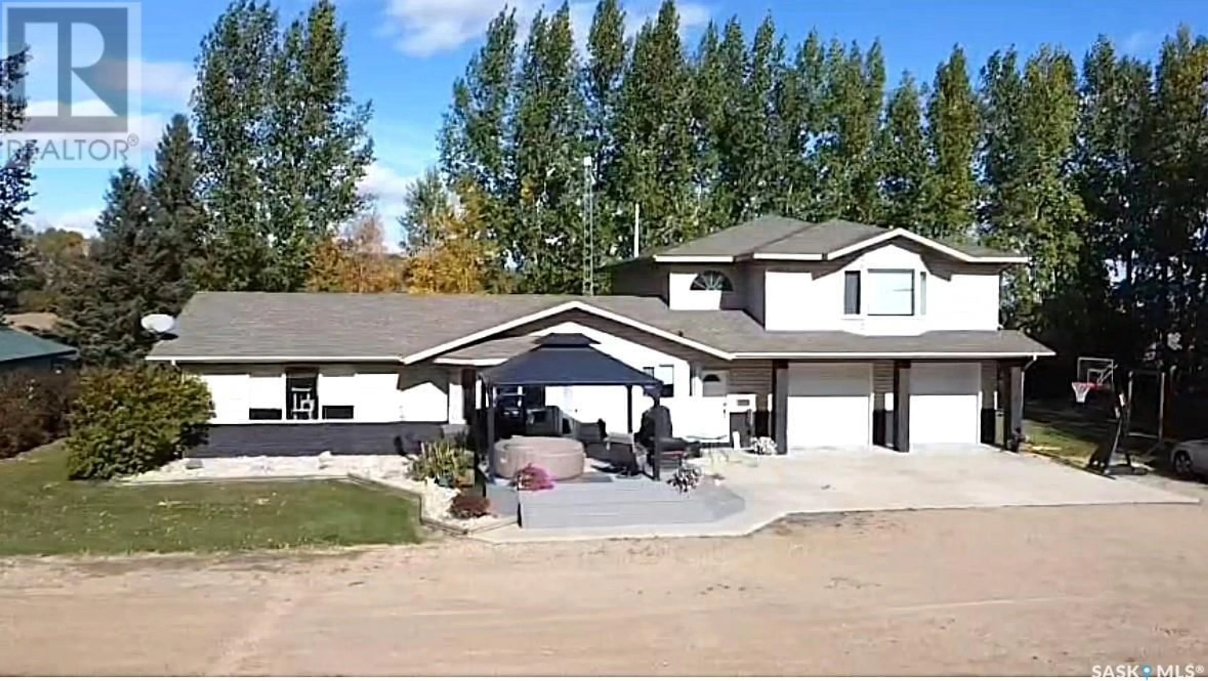 Home with vinyl exterior material, street for 330 3rd STREET E, Annaheim Saskatchewan S0K0G0