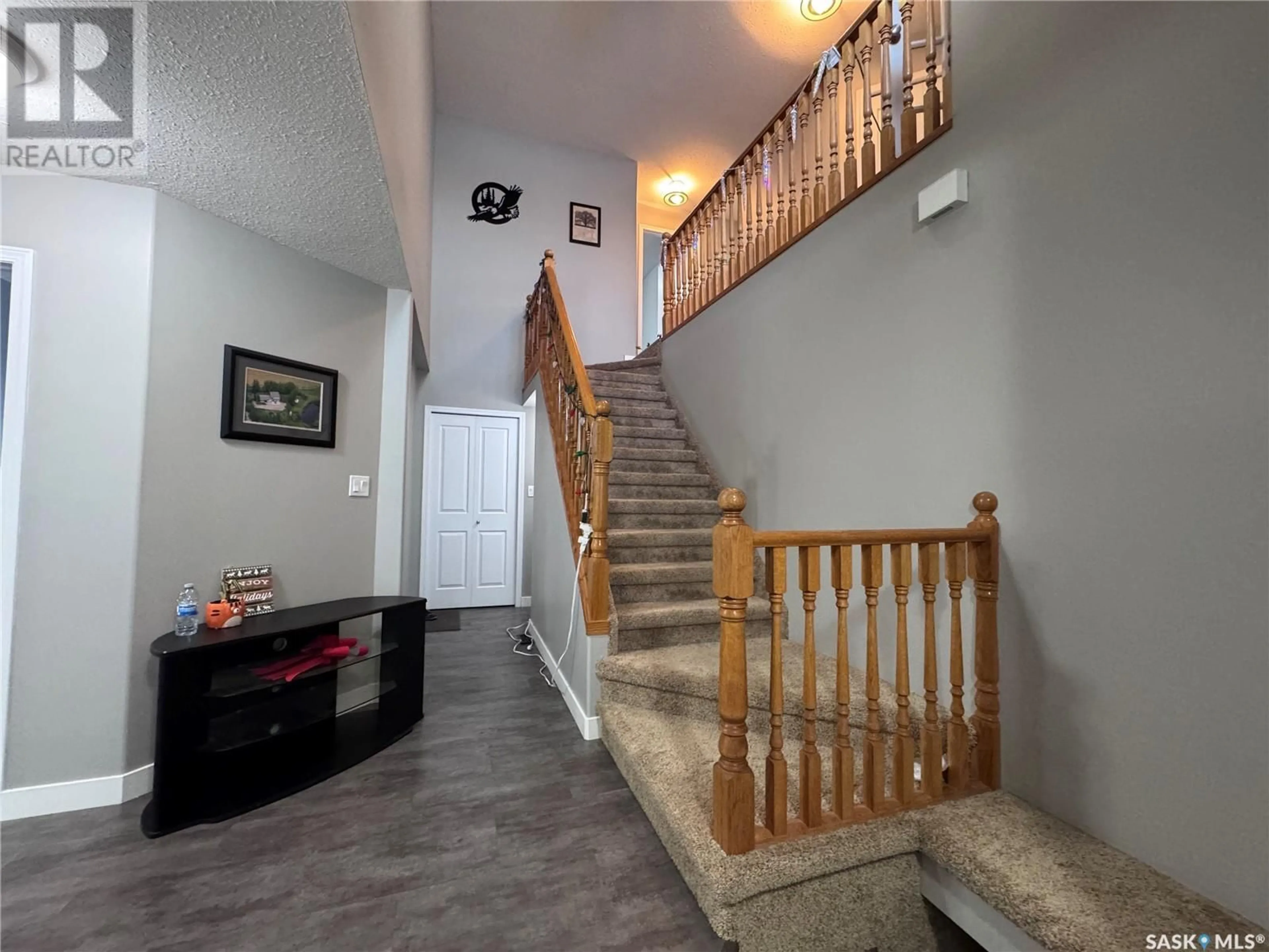 Indoor foyer for 330 3rd STREET E, Annaheim Saskatchewan S0K0G0