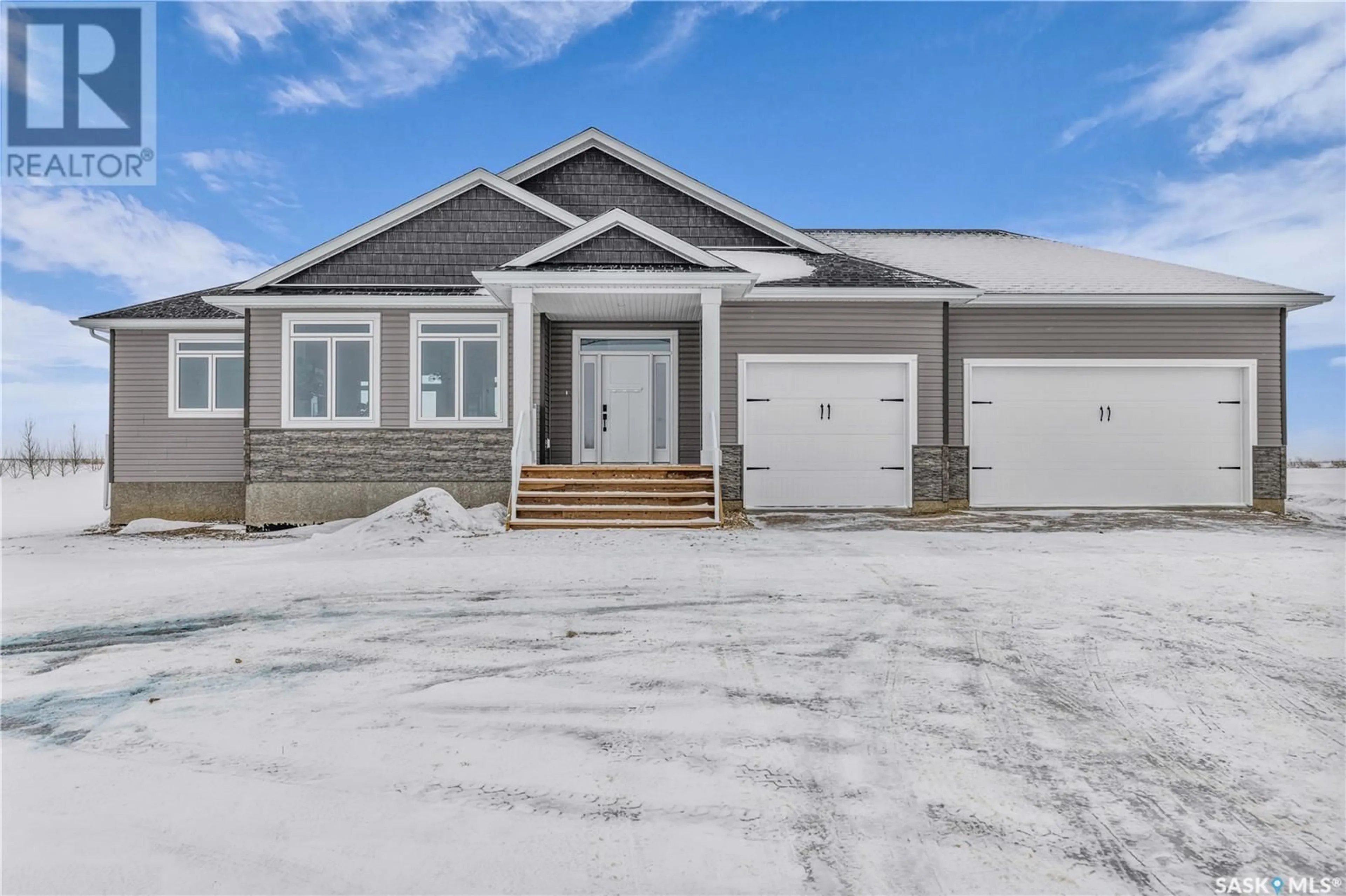 Home with vinyl exterior material, street for 3 Water Park DRIVE, Dundurn Rm No. 314 Saskatchewan S0K1K0