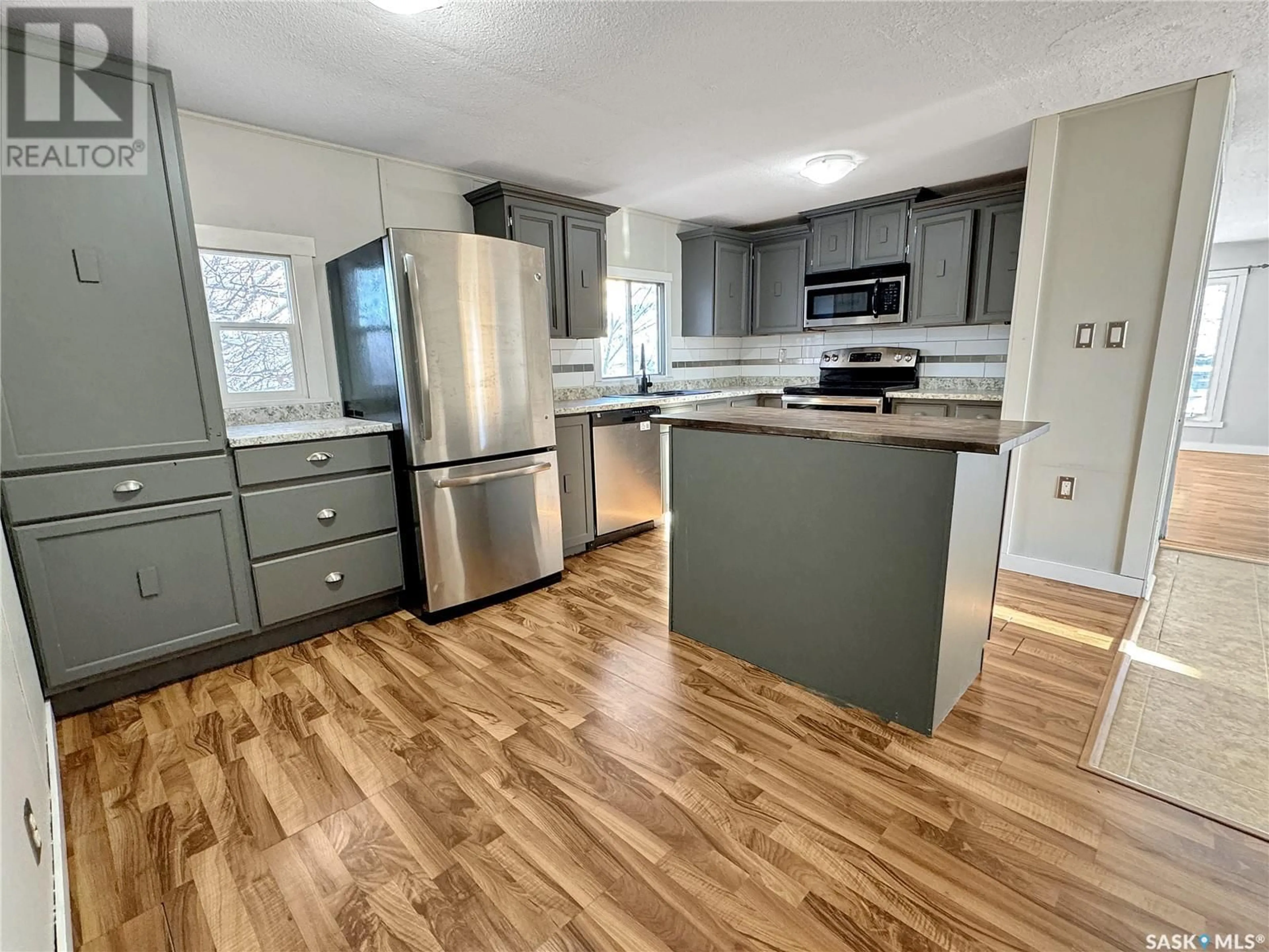 Open concept kitchen, unknown for 212 3rd STREET W, Lashburn Saskatchewan S0M1H0