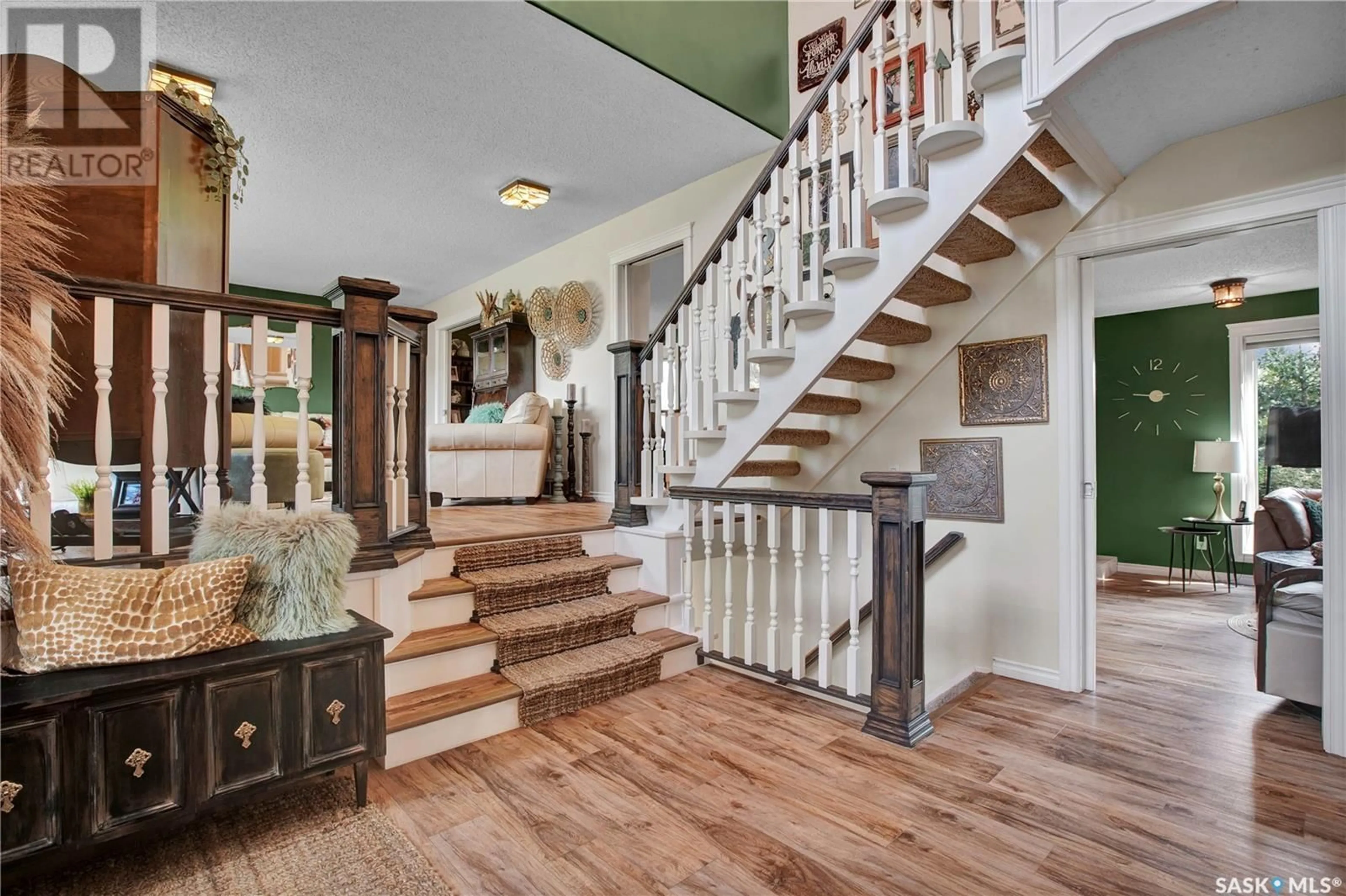 Indoor entryway for 414 Charlebois COURT, Saskatoon Saskatchewan S7K5G9