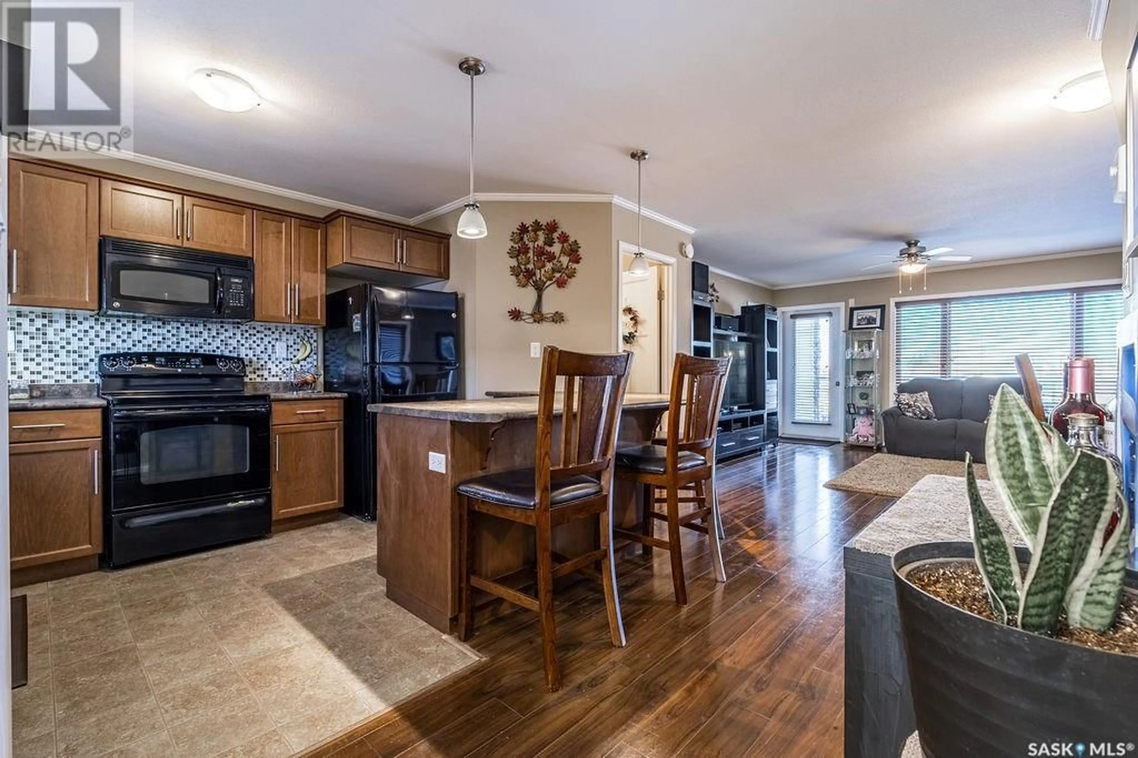 Open concept kitchen, unknown for 512 110 Shillington CRESCENT, Saskatoon Saskatchewan S7M3Z8