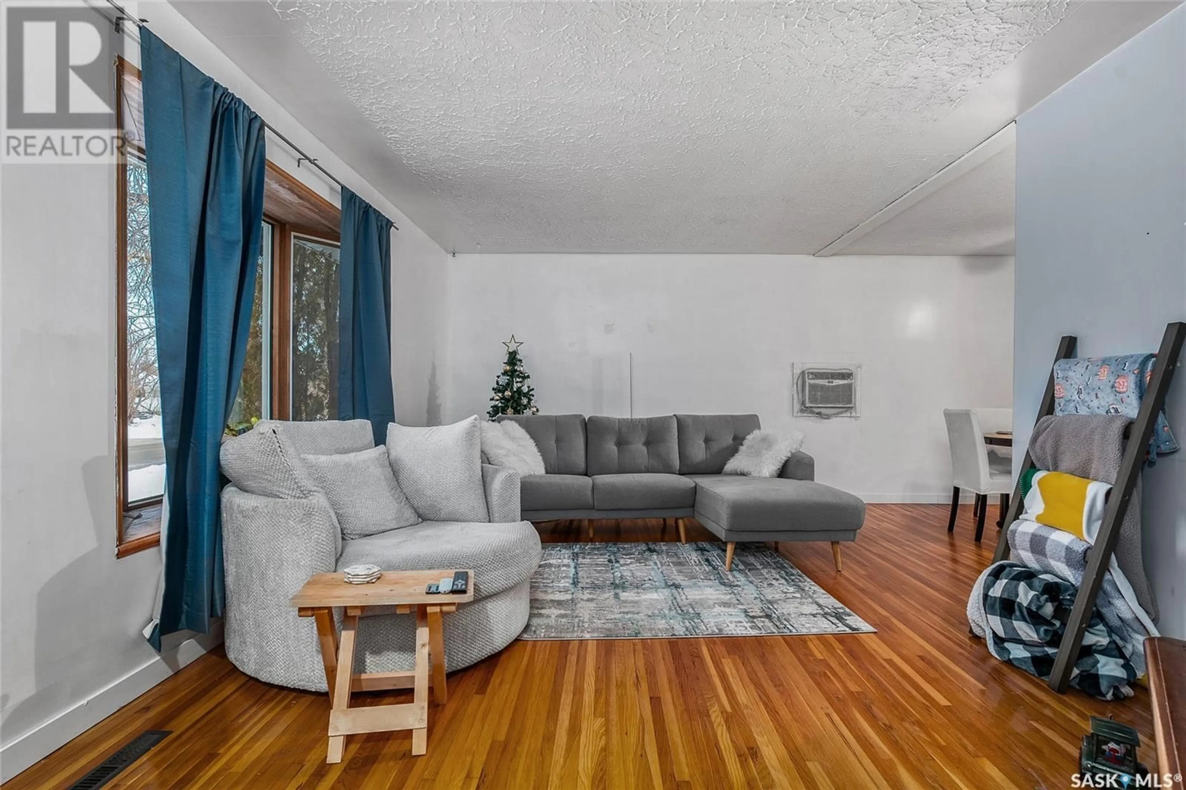 Living room with furniture, unknown for 2205 BROADWAY AVENUE, Saskatoon Saskatchewan S7J0Y5