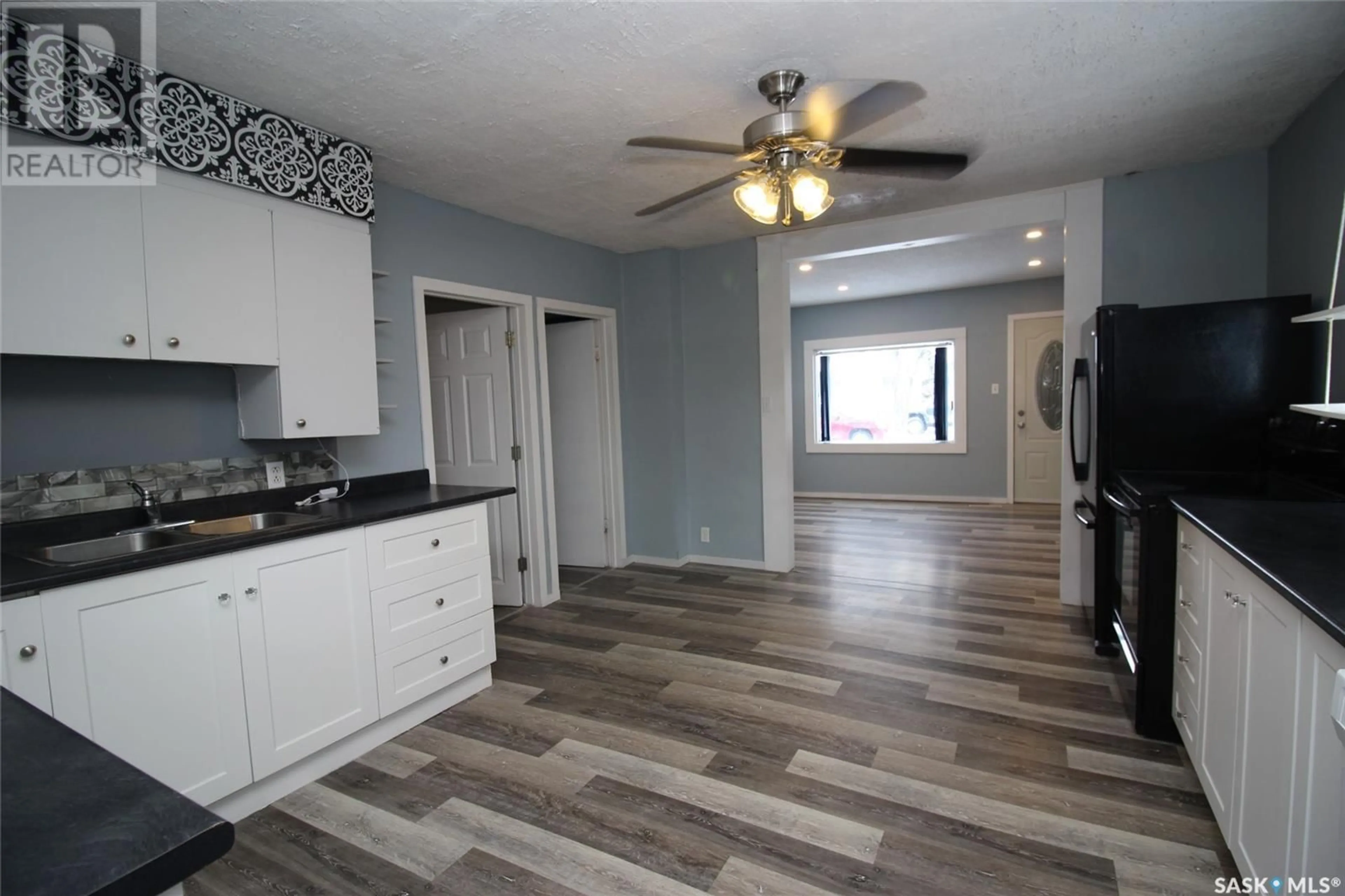 Open concept kitchen, unknown for 385 4th STREET E, Shaunavon Saskatchewan S0N2M0