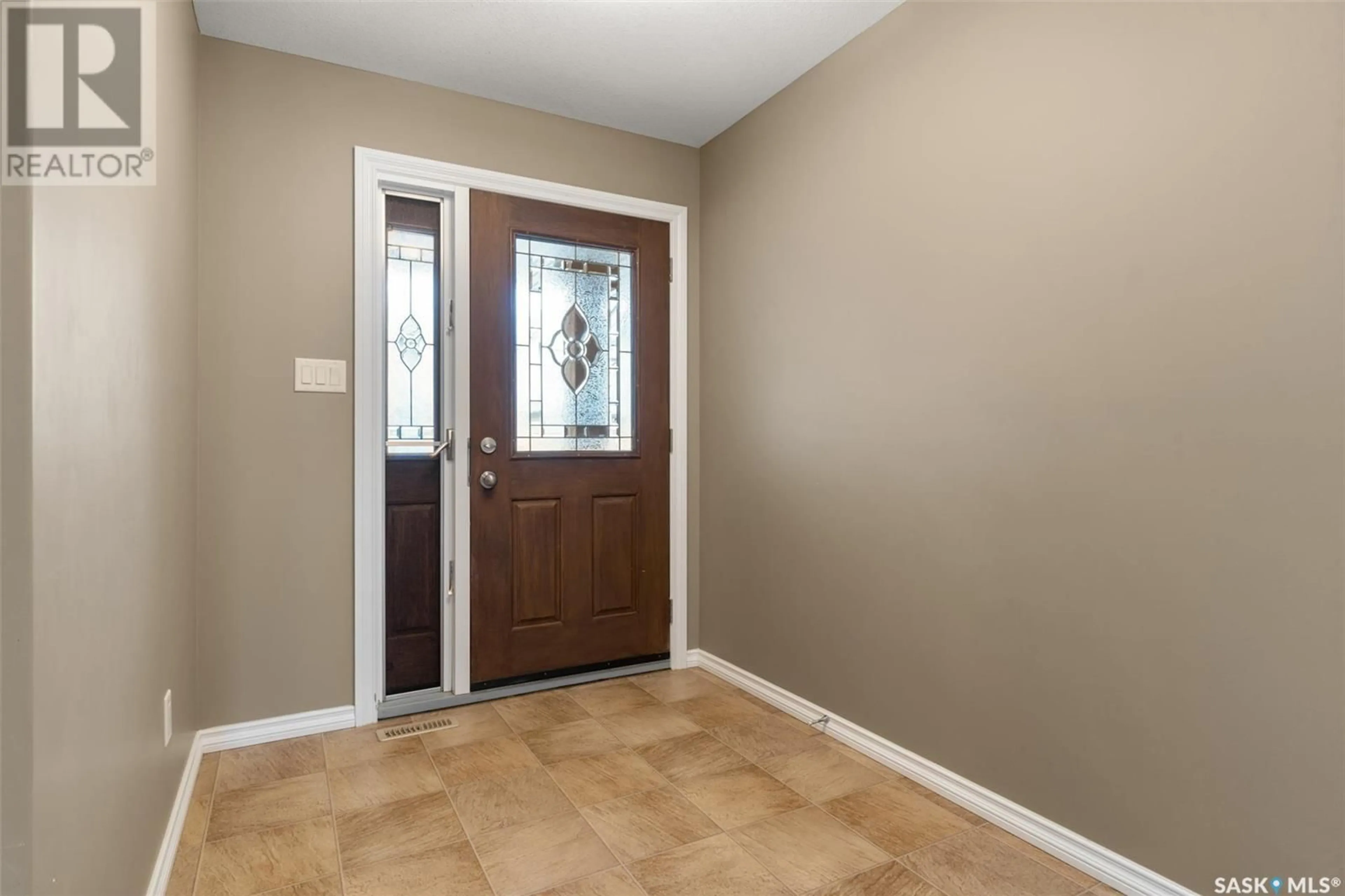 Indoor entryway for 156 4100 Sandhill CRESCENT, Regina Saskatchewan S4V3G9