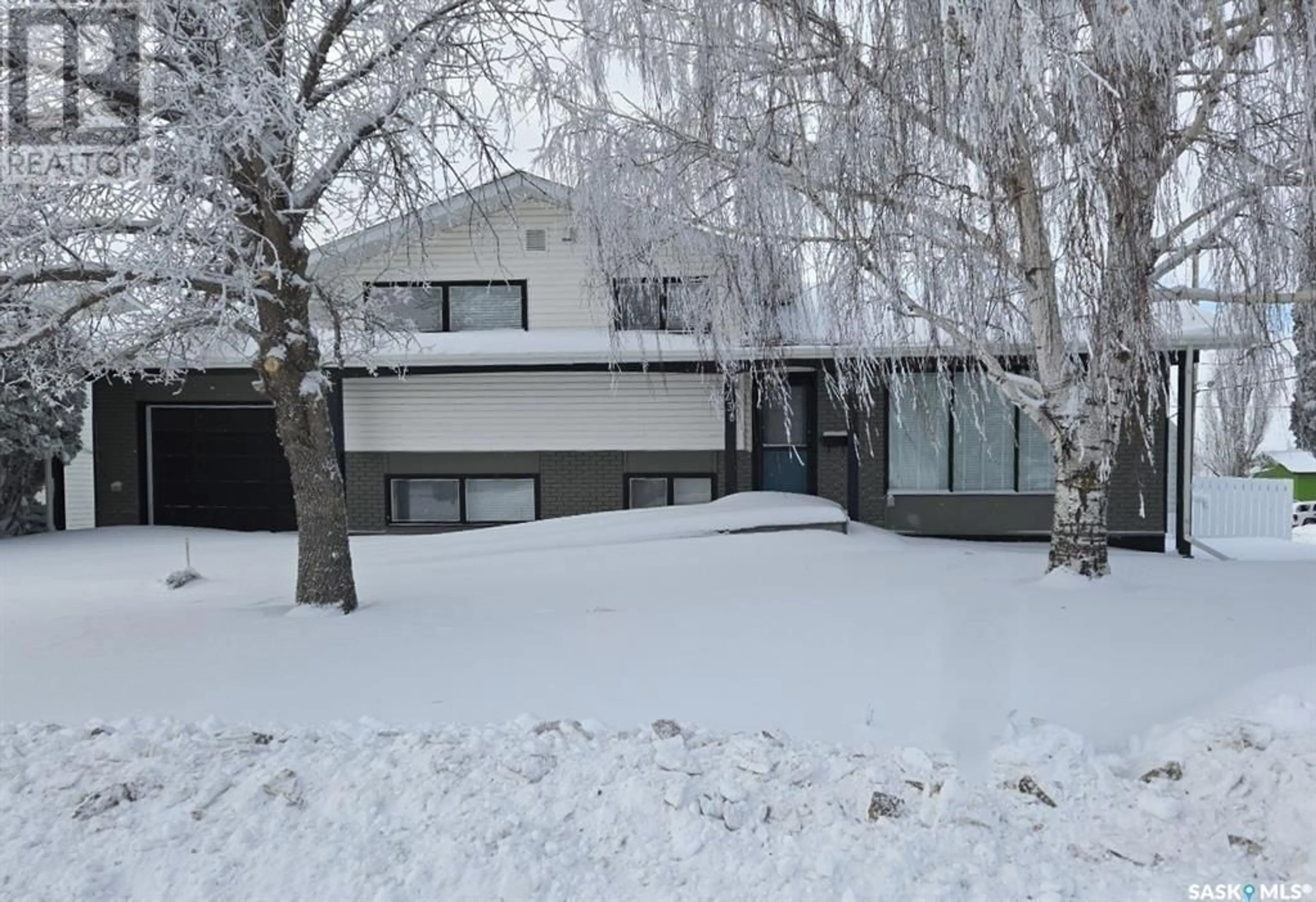 A pic from outside/outdoor area/front of a property/back of a property/a pic from drone, street for 230 Ash STREET, Outlook Saskatchewan S0L2N0