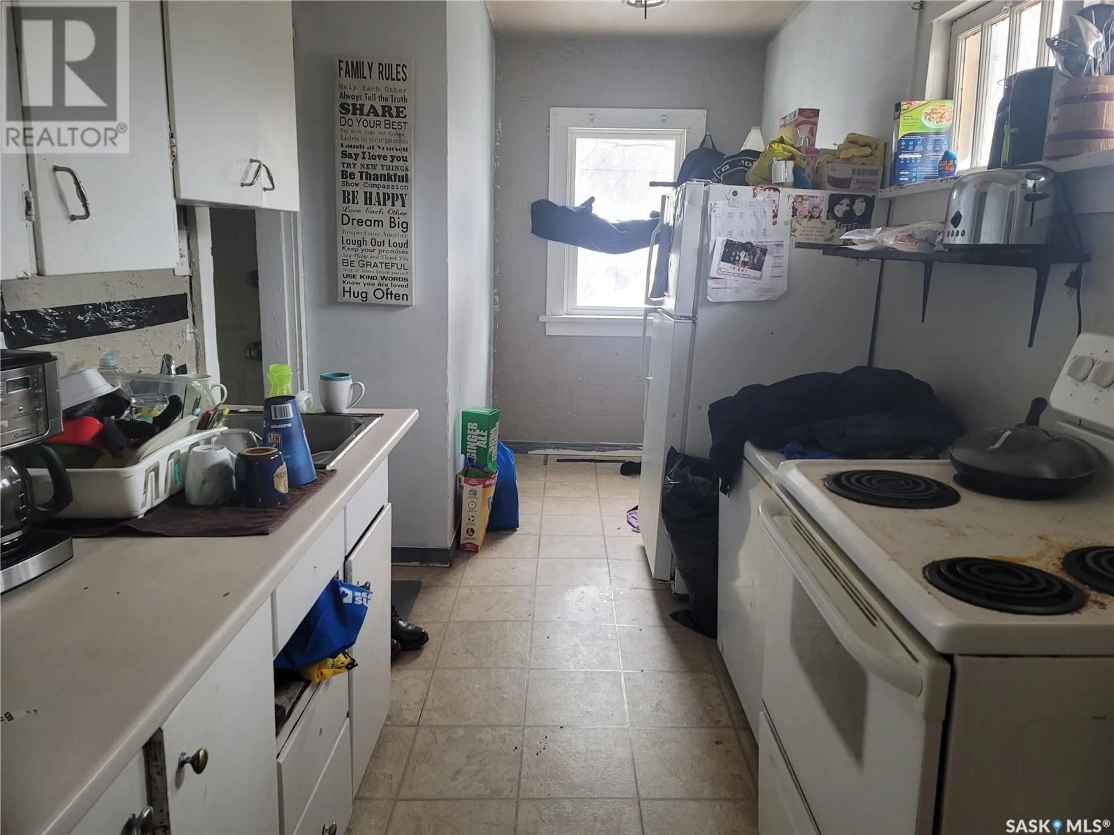 Standard kitchen, floor is not visible for 1545 Retallack STREET, Regina Saskatchewan S4T2J3