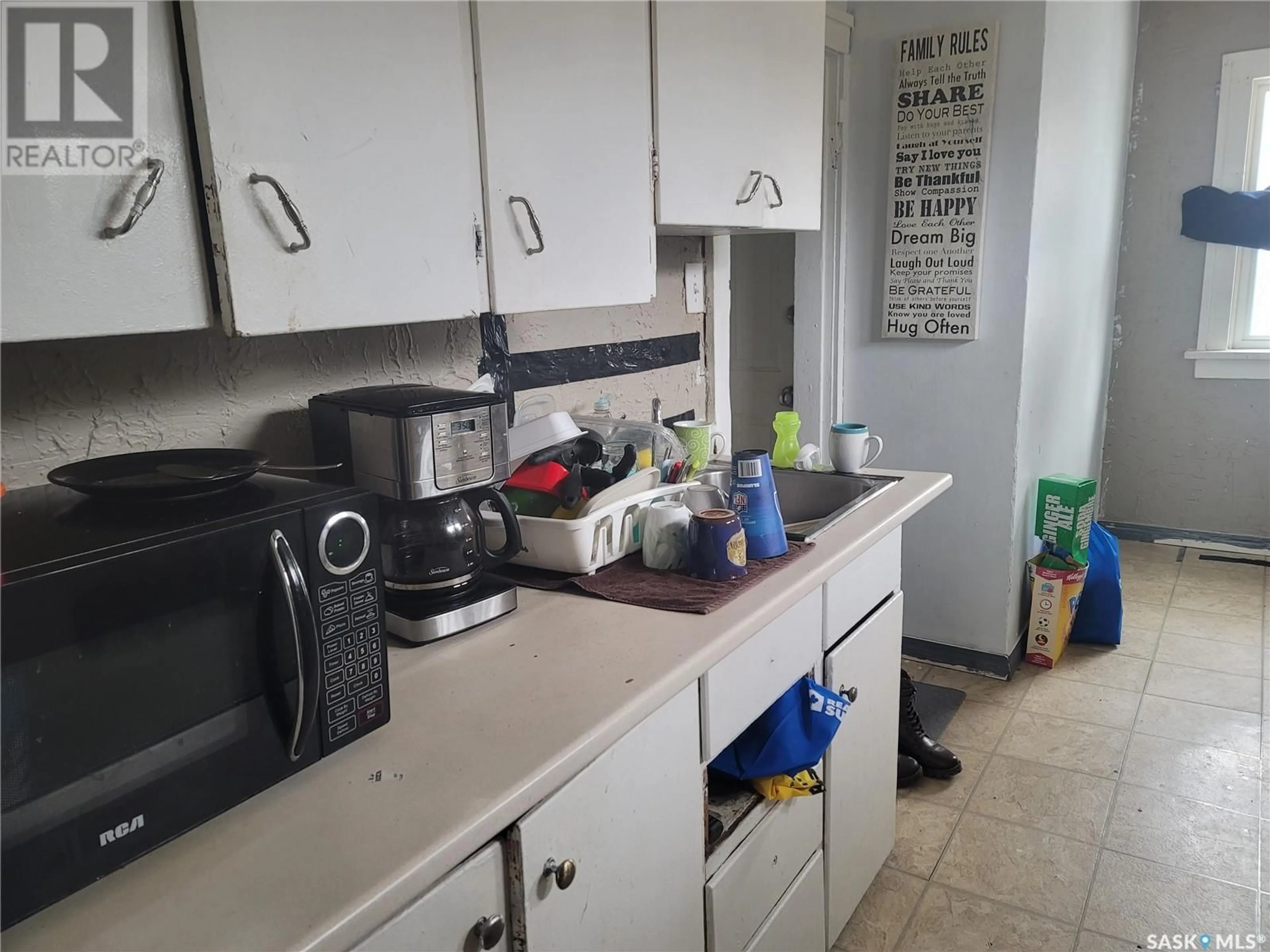 Standard kitchen, unknown for 1545 Retallack STREET, Regina Saskatchewan S4T2J3