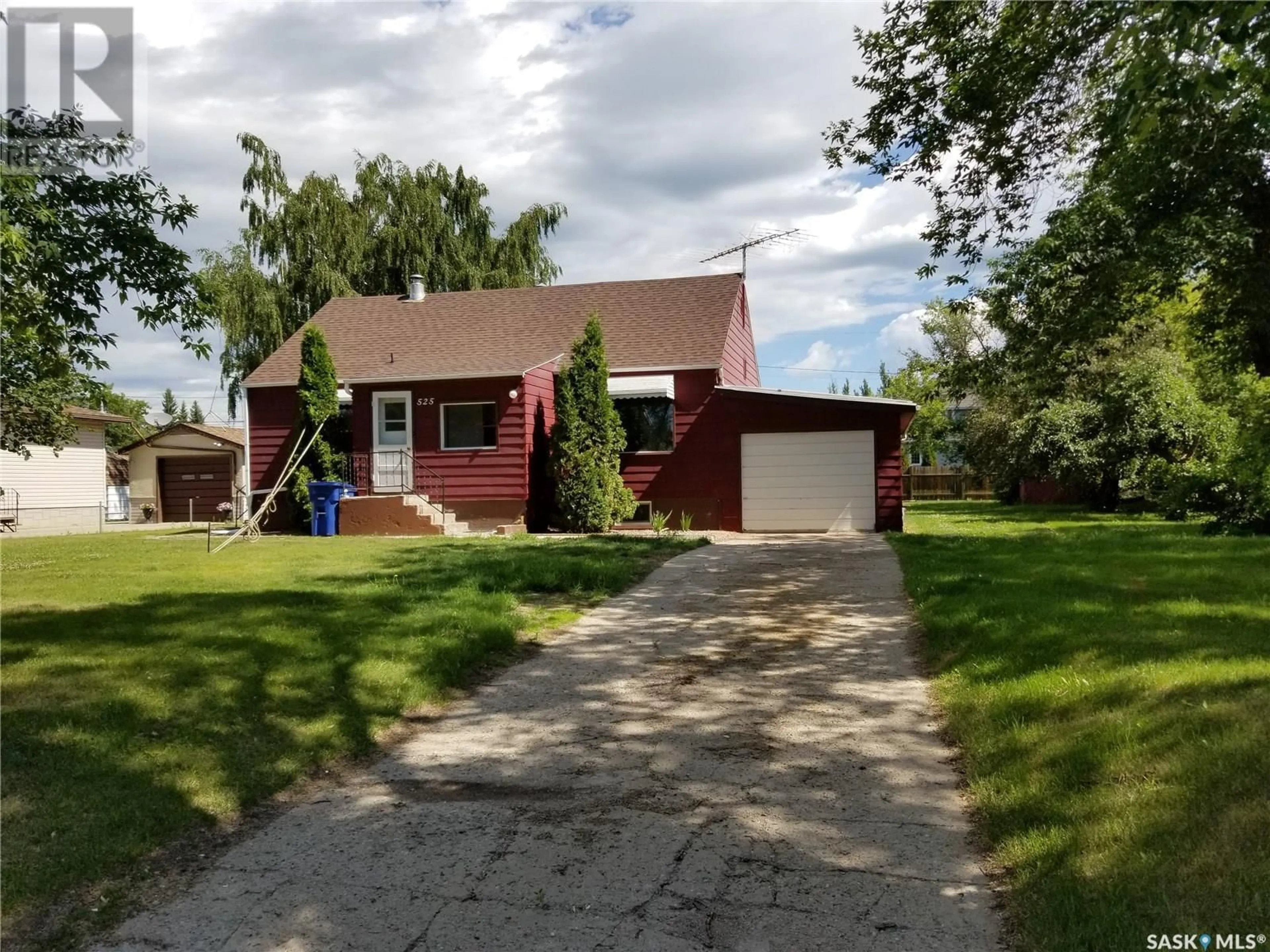 A pic from outside/outdoor area/front of a property/back of a property/a pic from drone, street for 525 3rd AVENUE E, Unity Saskatchewan S0K4L0