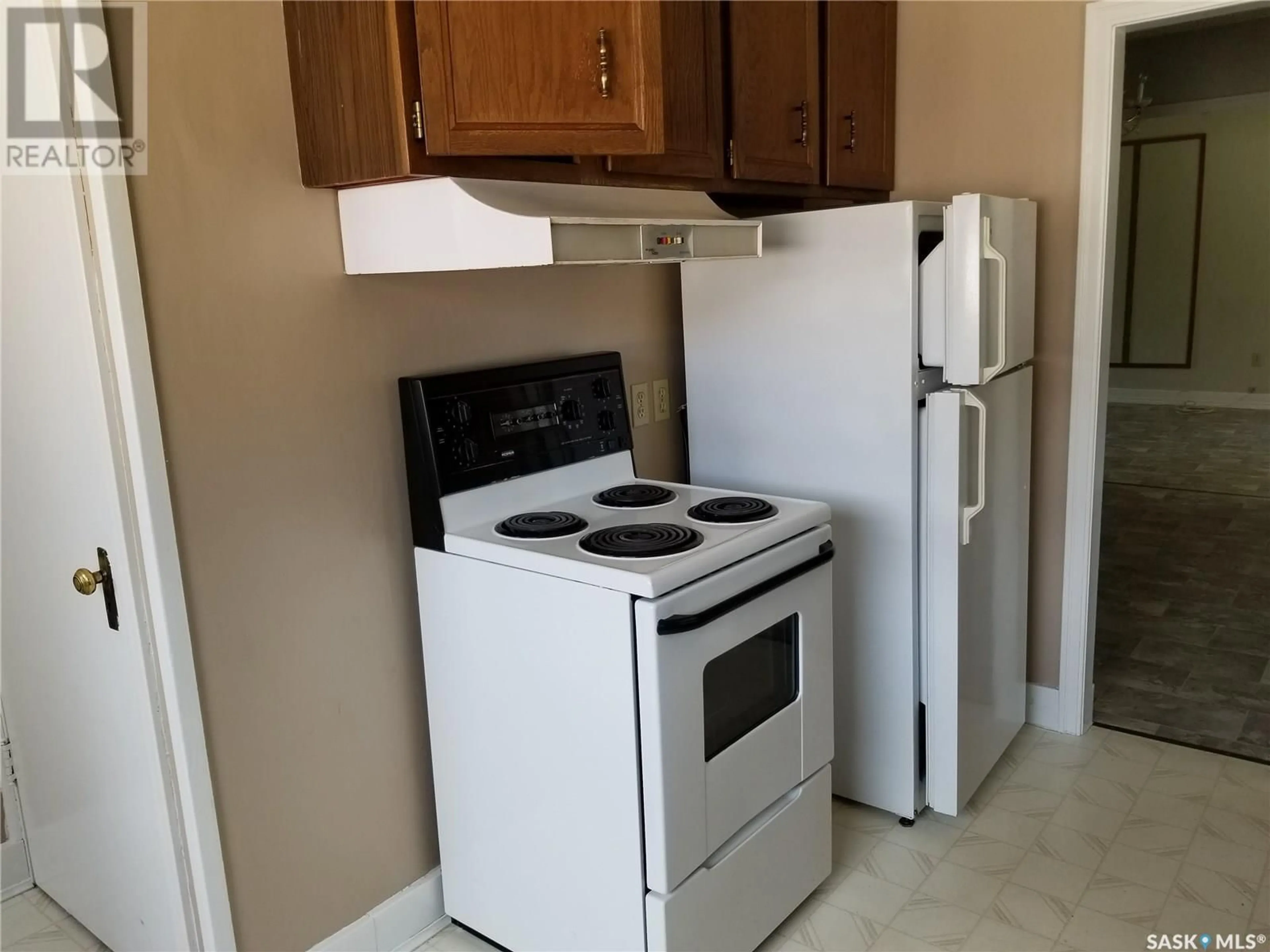 Standard kitchen, unknown for 525 3rd AVENUE E, Unity Saskatchewan S0K4L0