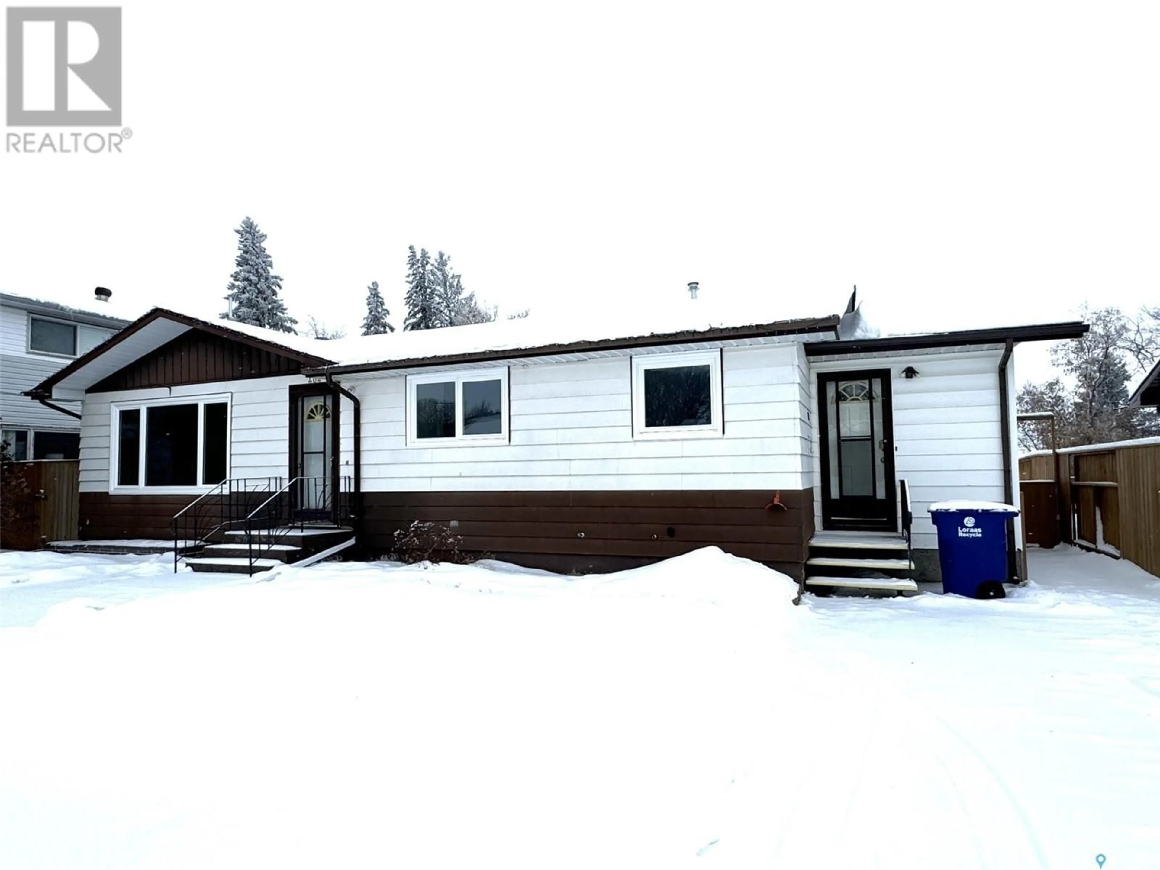 Home with vinyl exterior material, unknown for 404 7th AVENUE W, Biggar Saskatchewan S0K0M0