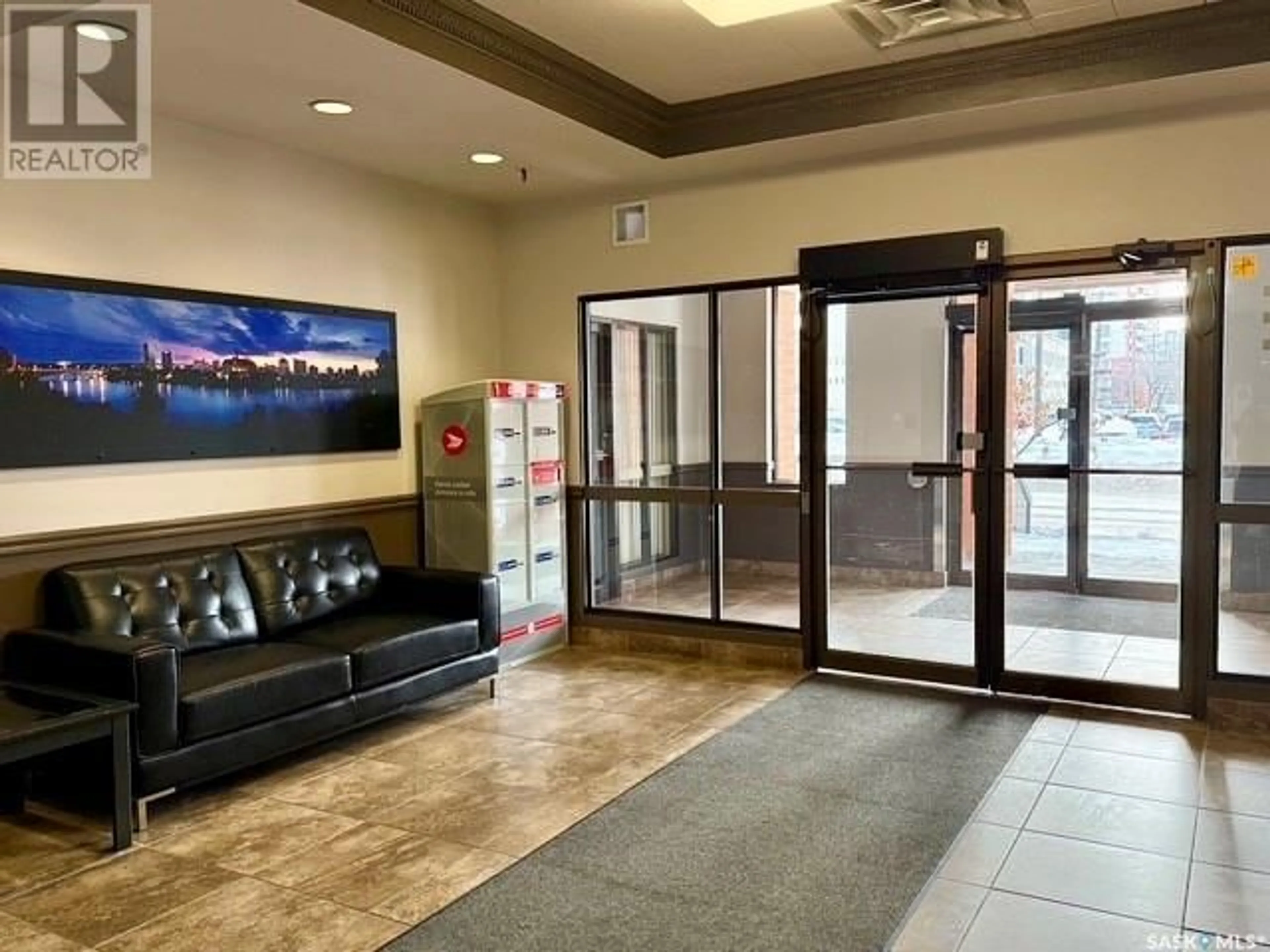 Lobby for 102 405 5TH AVENUE N, Saskatoon Saskatchewan S7K6Z3