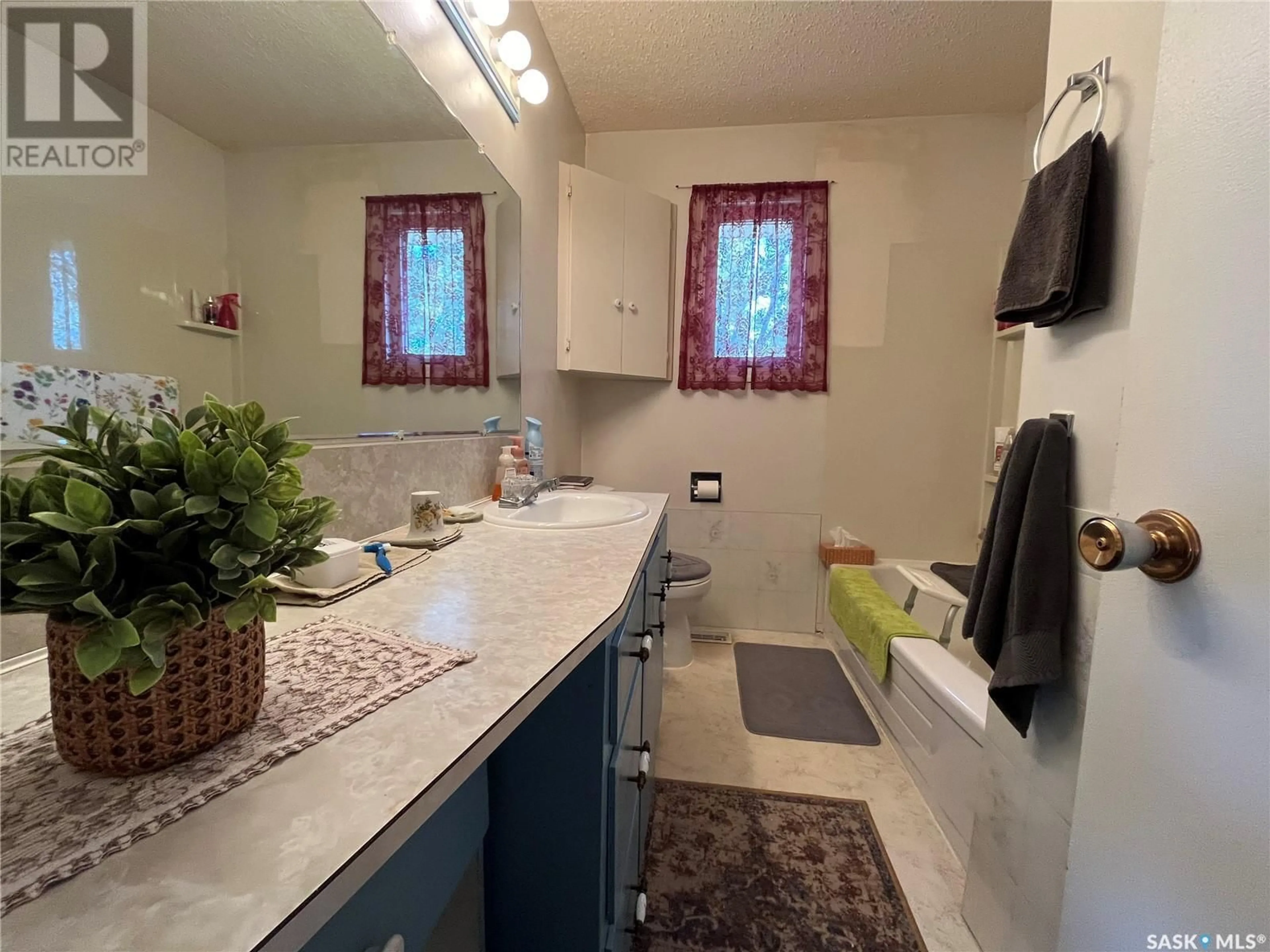 Standard bathroom, ceramic/tile floor for 500 REED STREET, Morse Saskatchewan S0H3C0