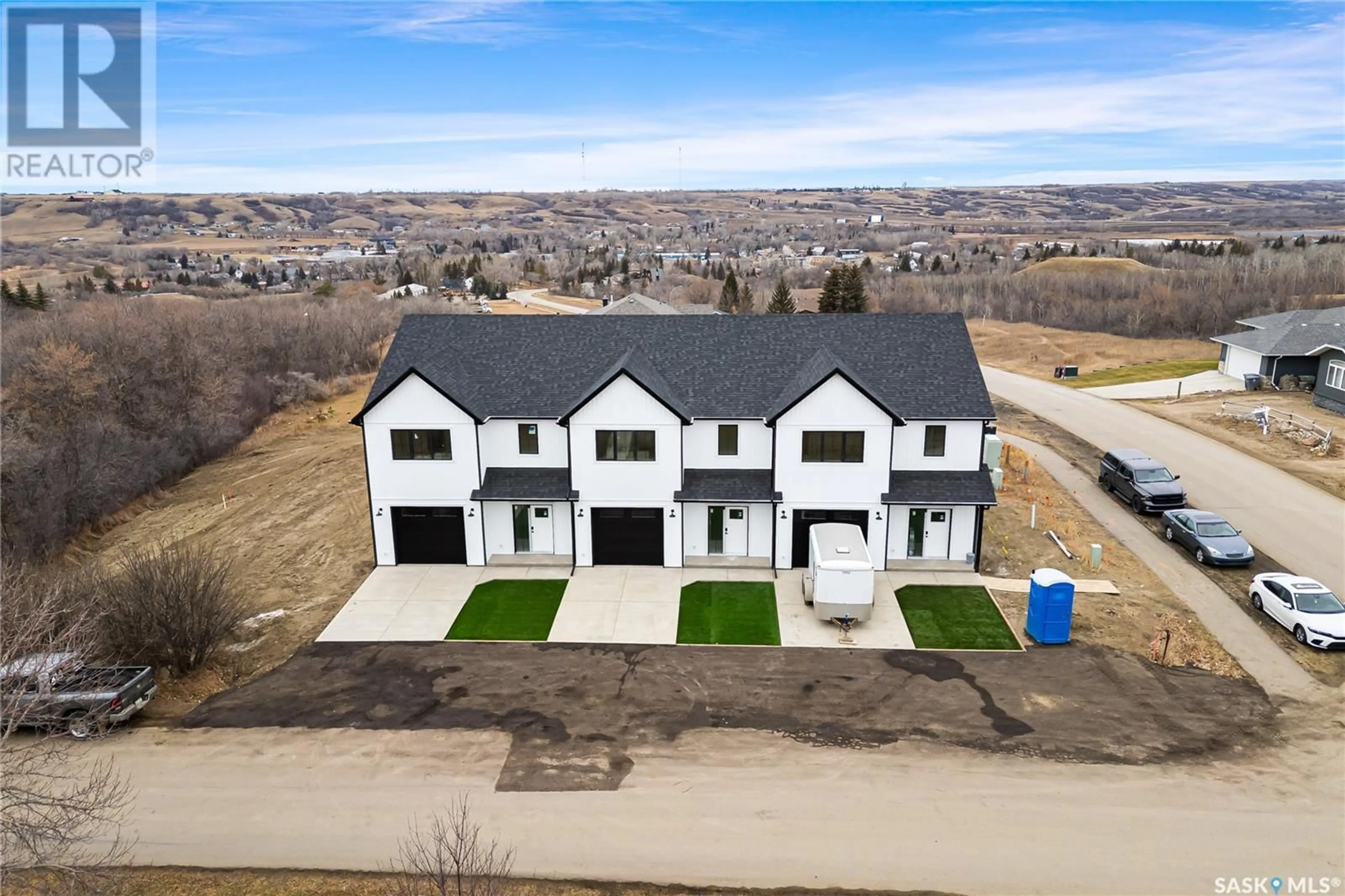 A pic from outside/outdoor area/front of a property/back of a property/a pic from drone, street for 6 James BAY, Lumsden Saskatchewan S0G3C0