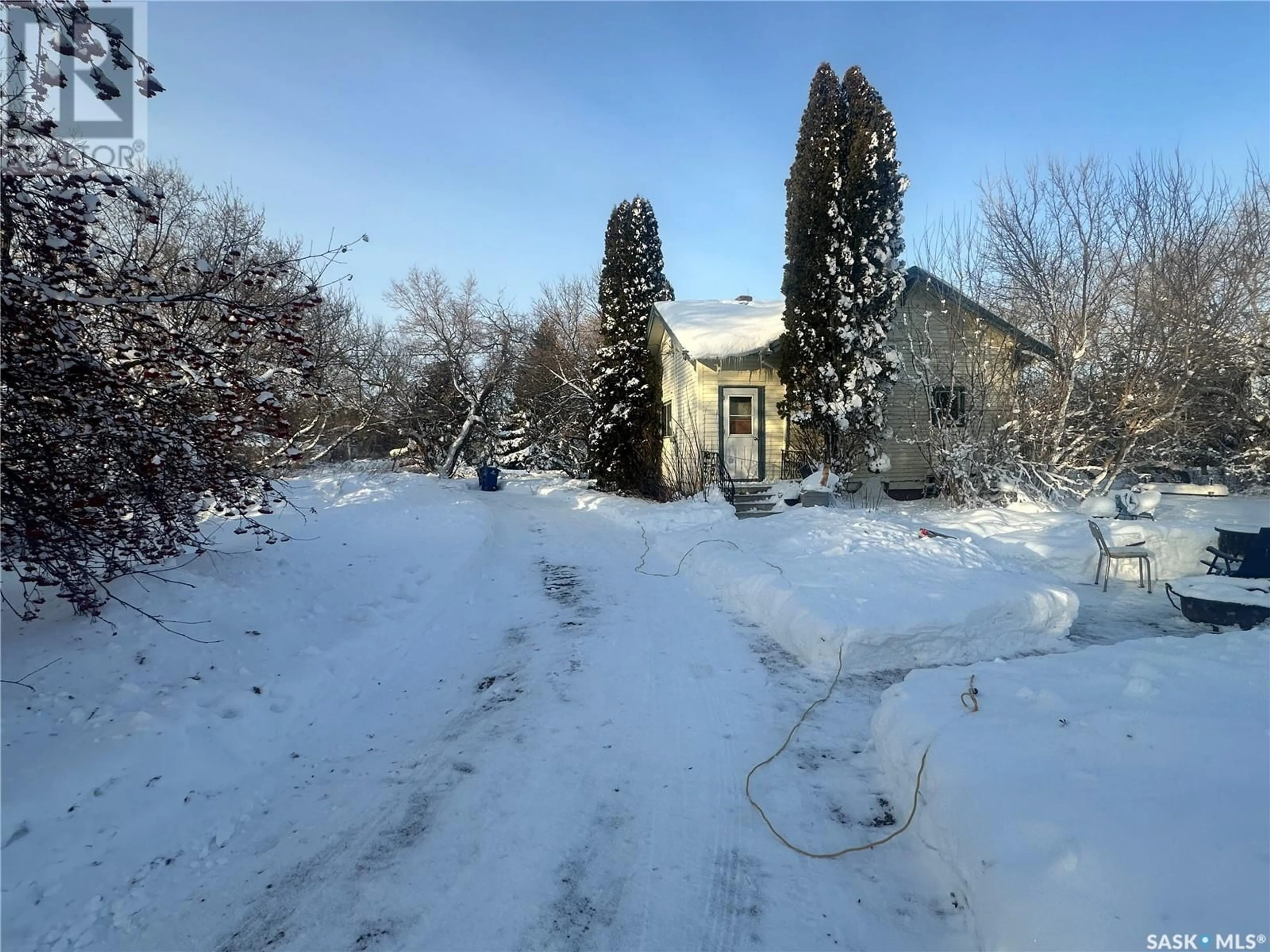 A pic from outside/outdoor area/front of a property/back of a property/a pic from drone, street for 108 9th STREET E, Wynyard Saskatchewan S0A4T0