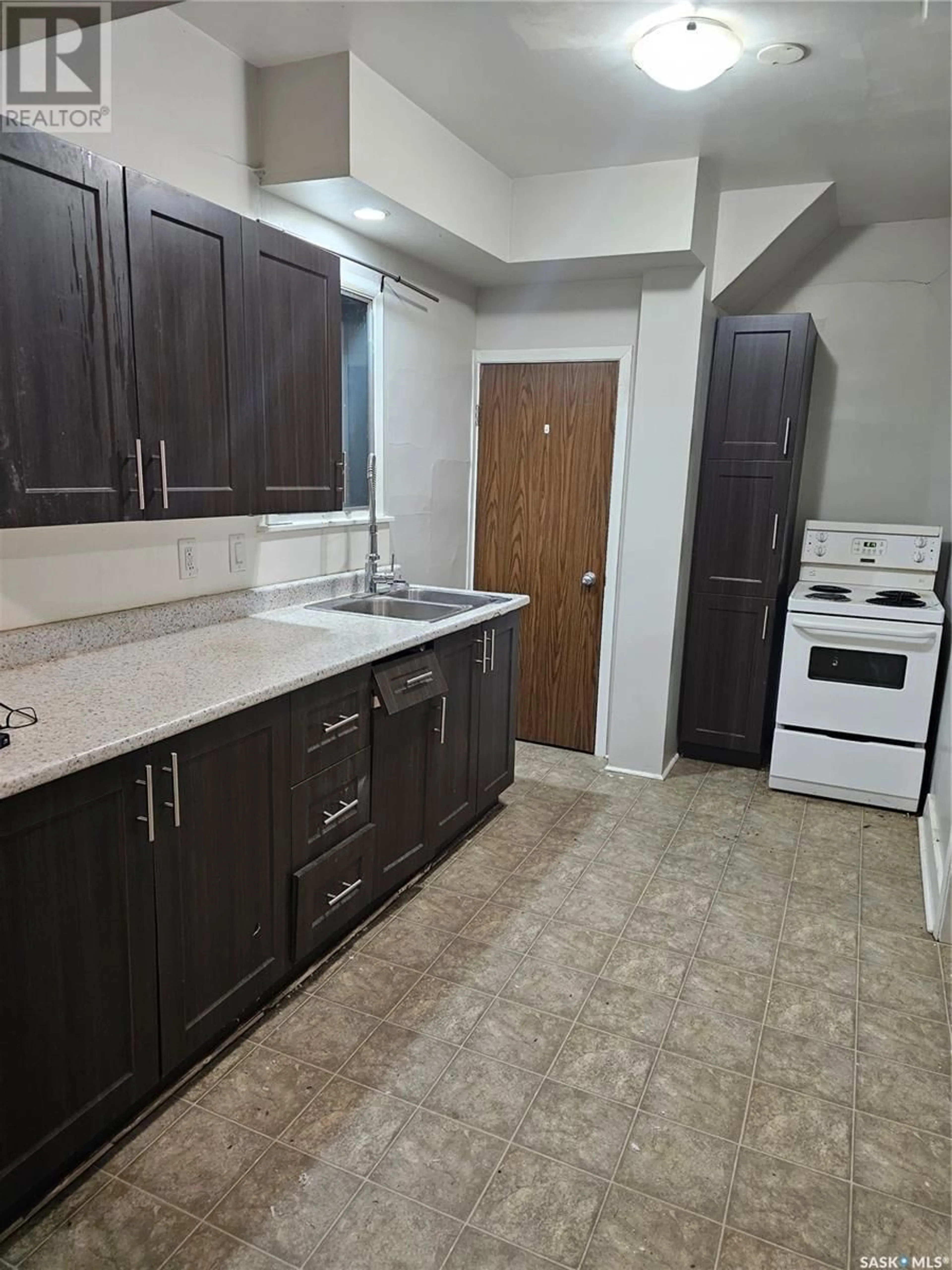 Standard kitchen, unknown for 223 I AVENUE S, Saskatoon Saskatchewan S7M1X8