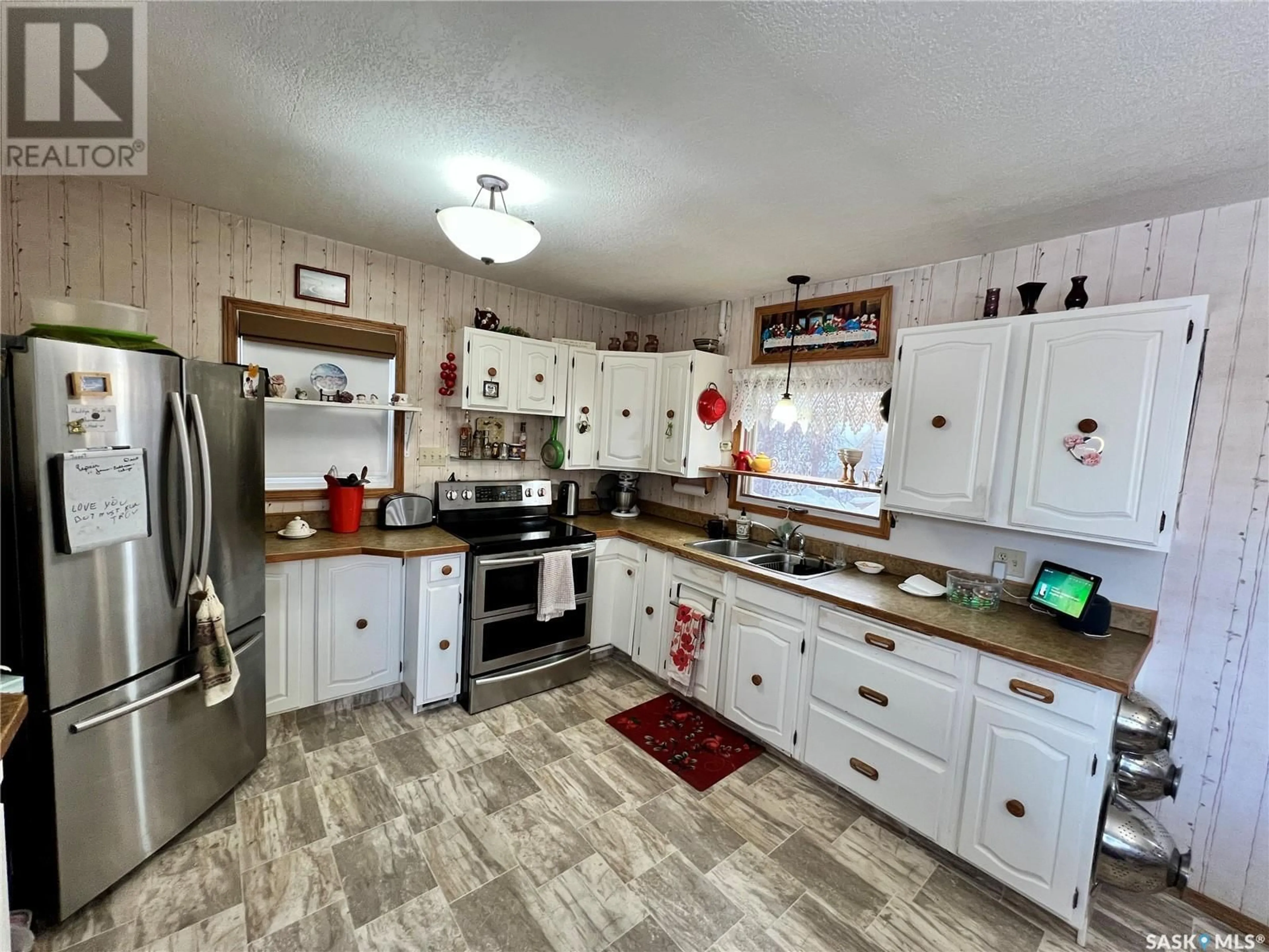 Open concept kitchen, unknown for 676 3RD AVENUE, Swift Current Saskatchewan S9H2H5