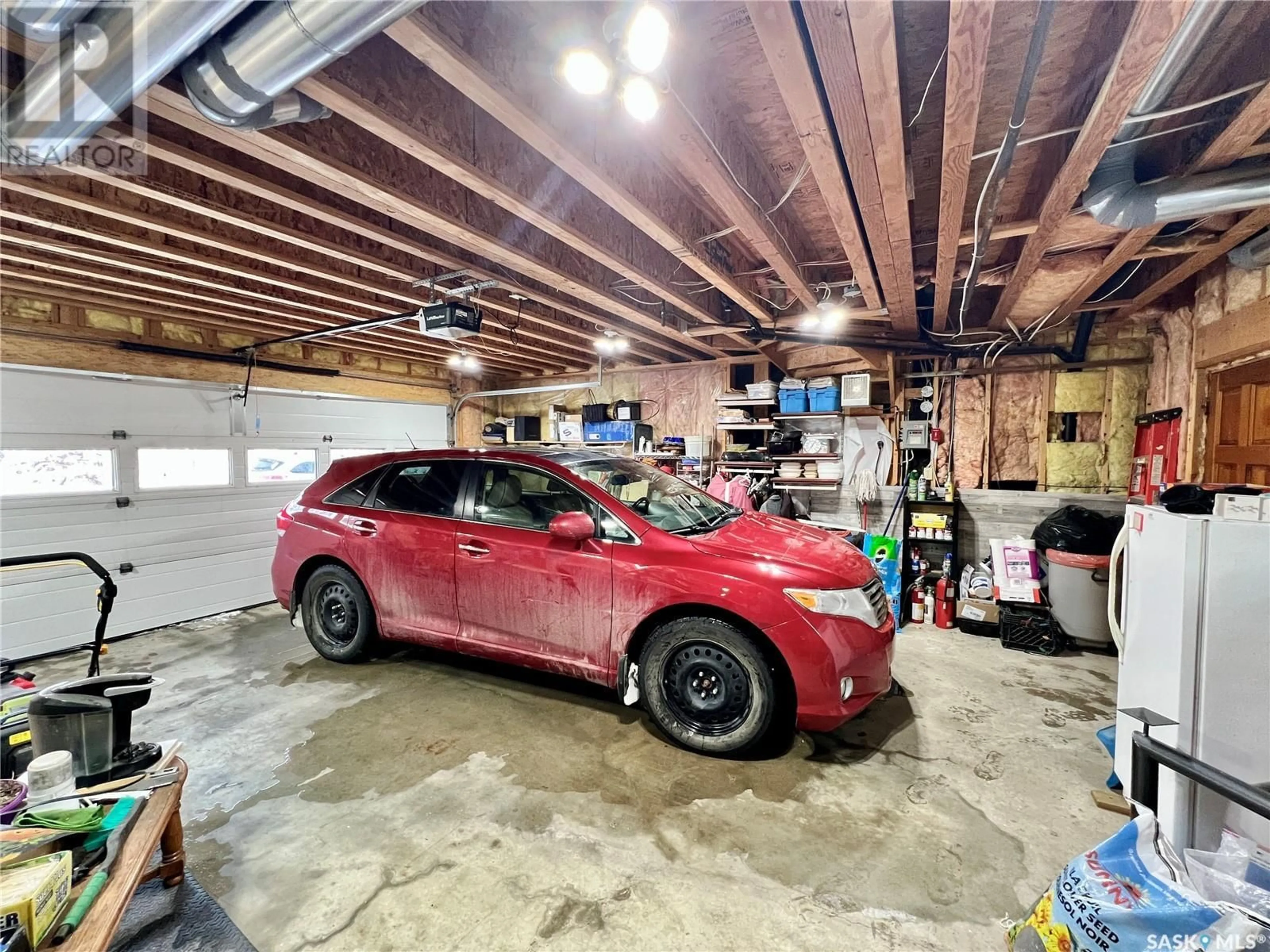 Indoor garage for 676 3rd AVENUE NE, Swift Current Saskatchewan S9H2H5