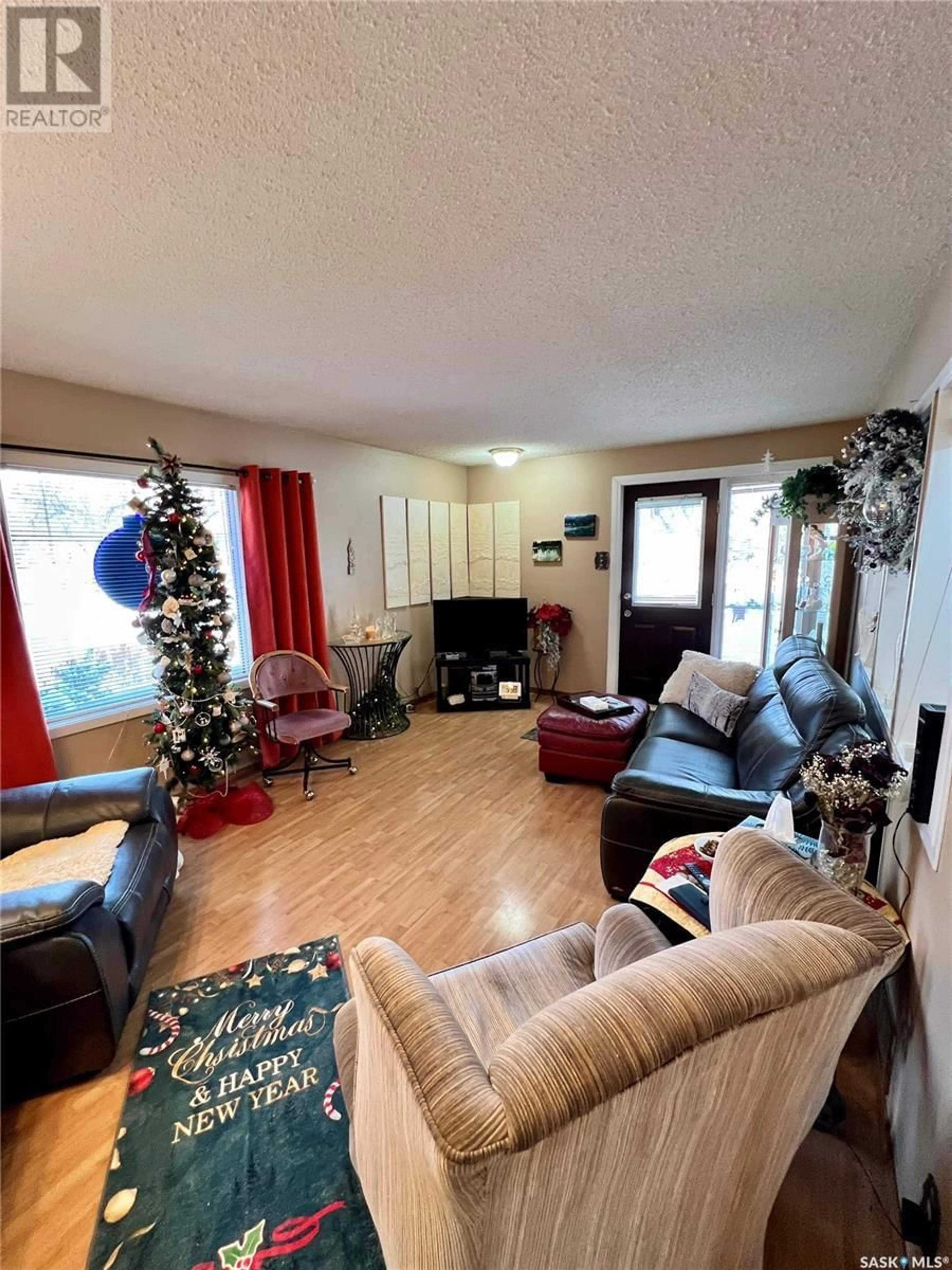 Living room with furniture, unknown for 676 3rd AVENUE NE, Swift Current Saskatchewan S9H2H5