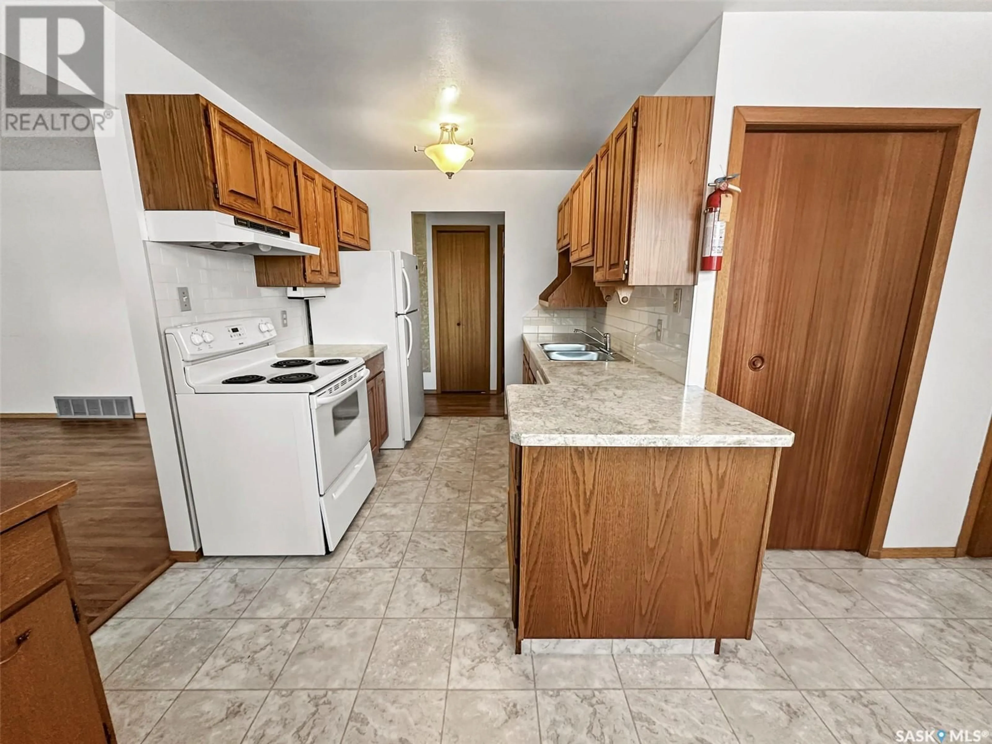 Standard kitchen, unknown for 83 McDonald CRESCENT, Swift Current Saskatchewan S9H1P5