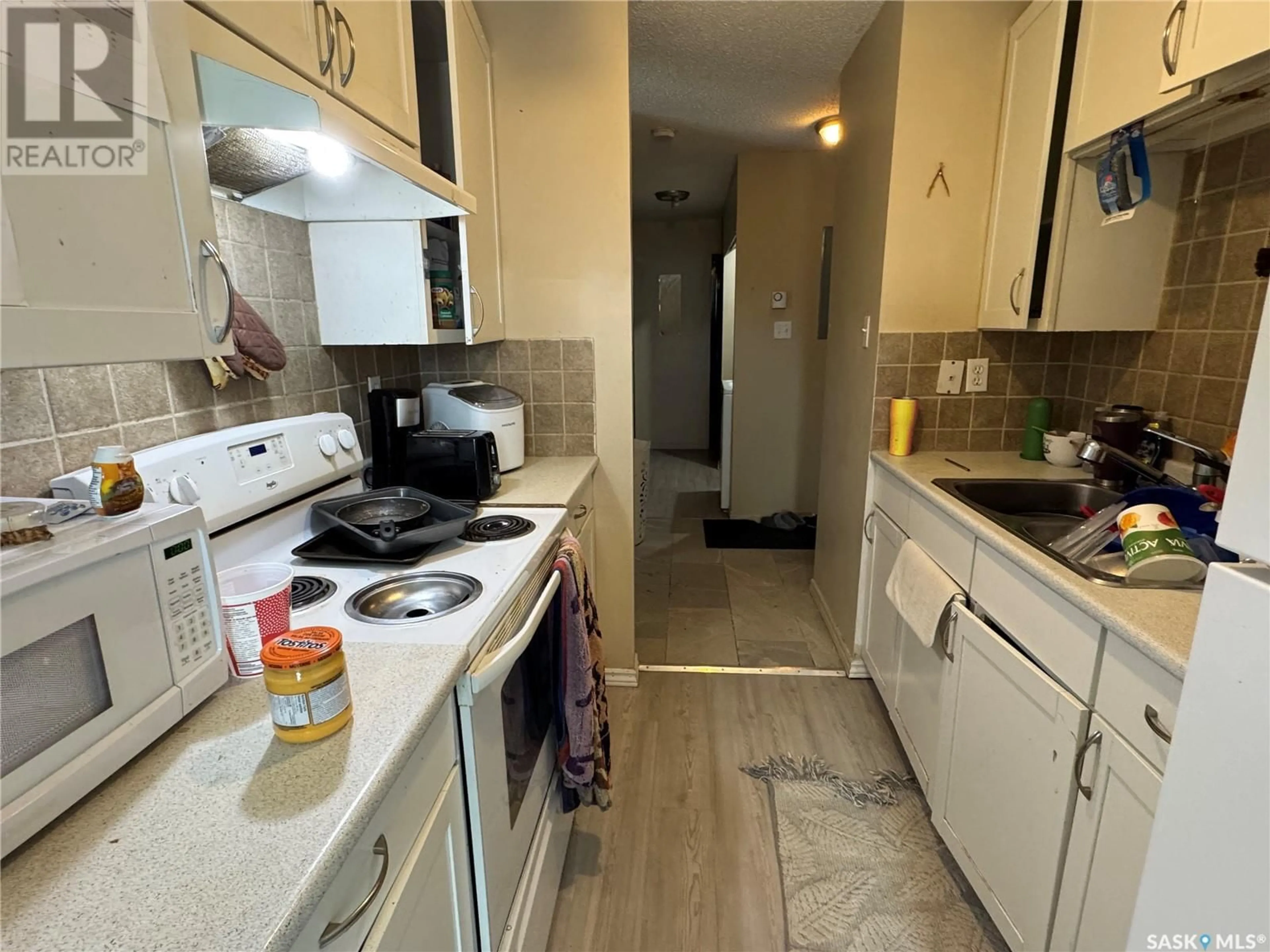 Standard kitchen, unknown for 8 511 Studer STREET, La Ronge Saskatchewan S0J1L0