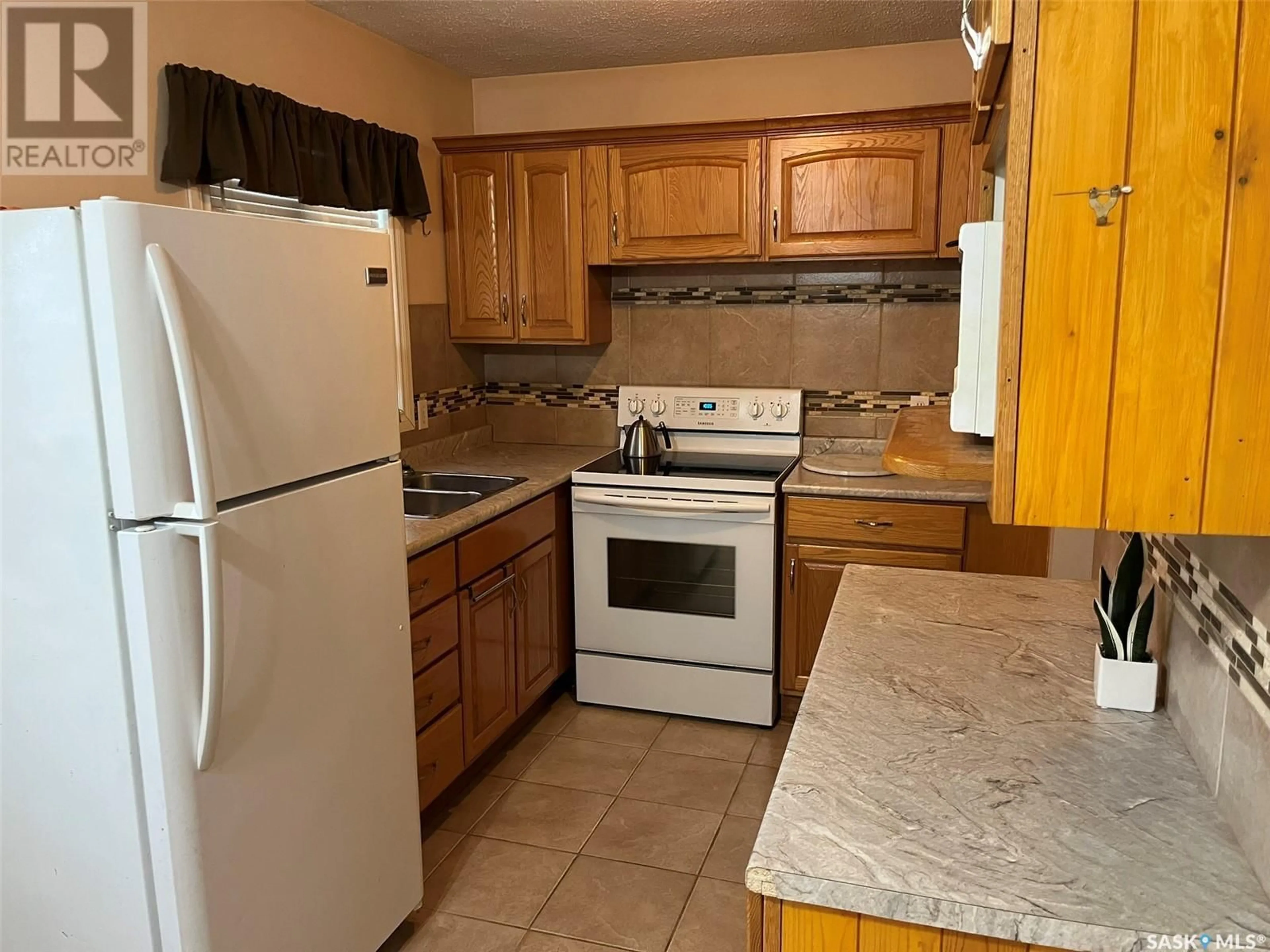 Standard kitchen, ceramic/tile floor for 1982 13th STREET W, Prince Albert Saskatchewan S6V3K5