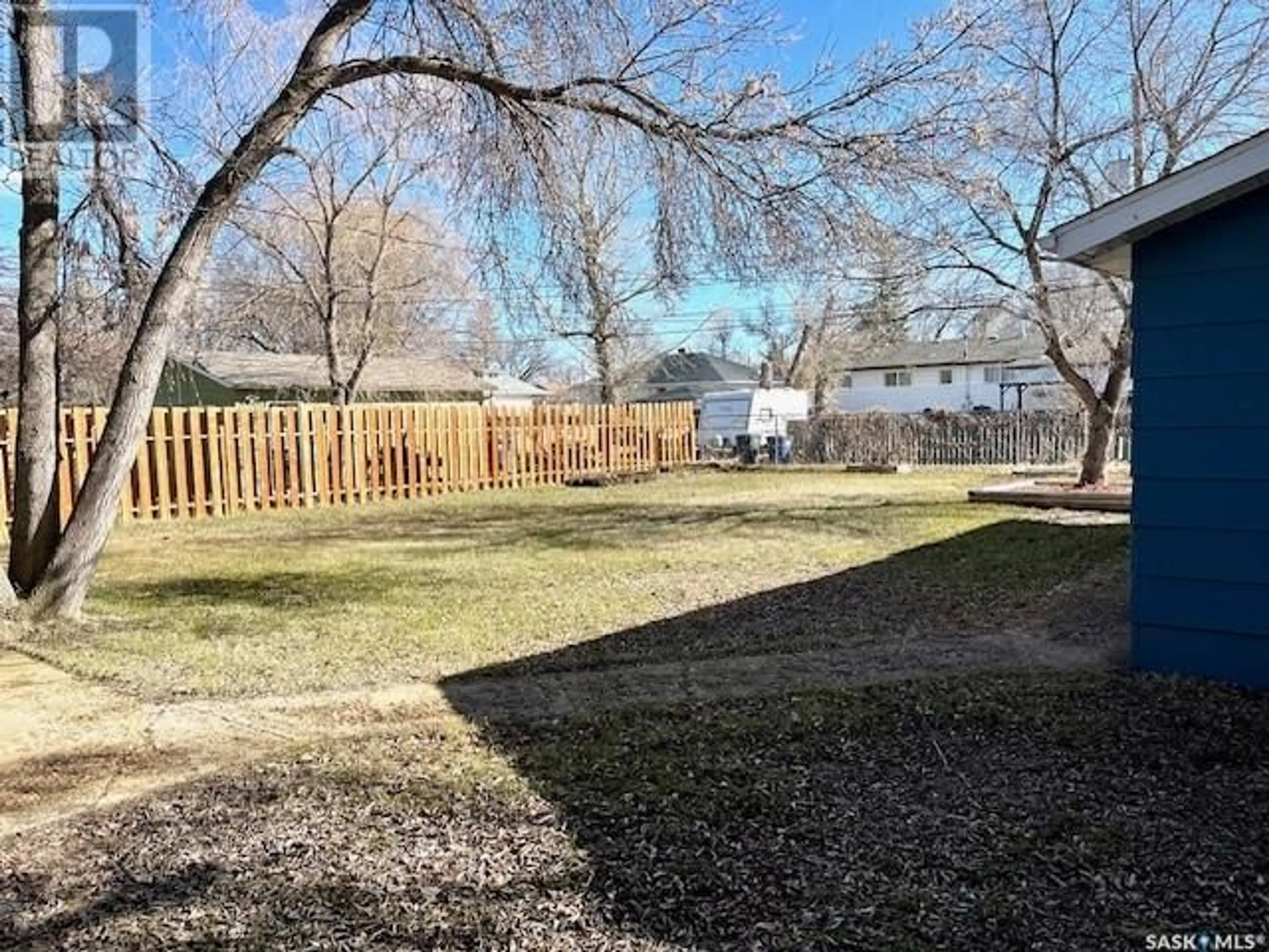 A pic from outside/outdoor area/front of a property/back of a property/a pic from drone, unknown for 444 2nd STREET E, Shaunavon Saskatchewan S0N2M0