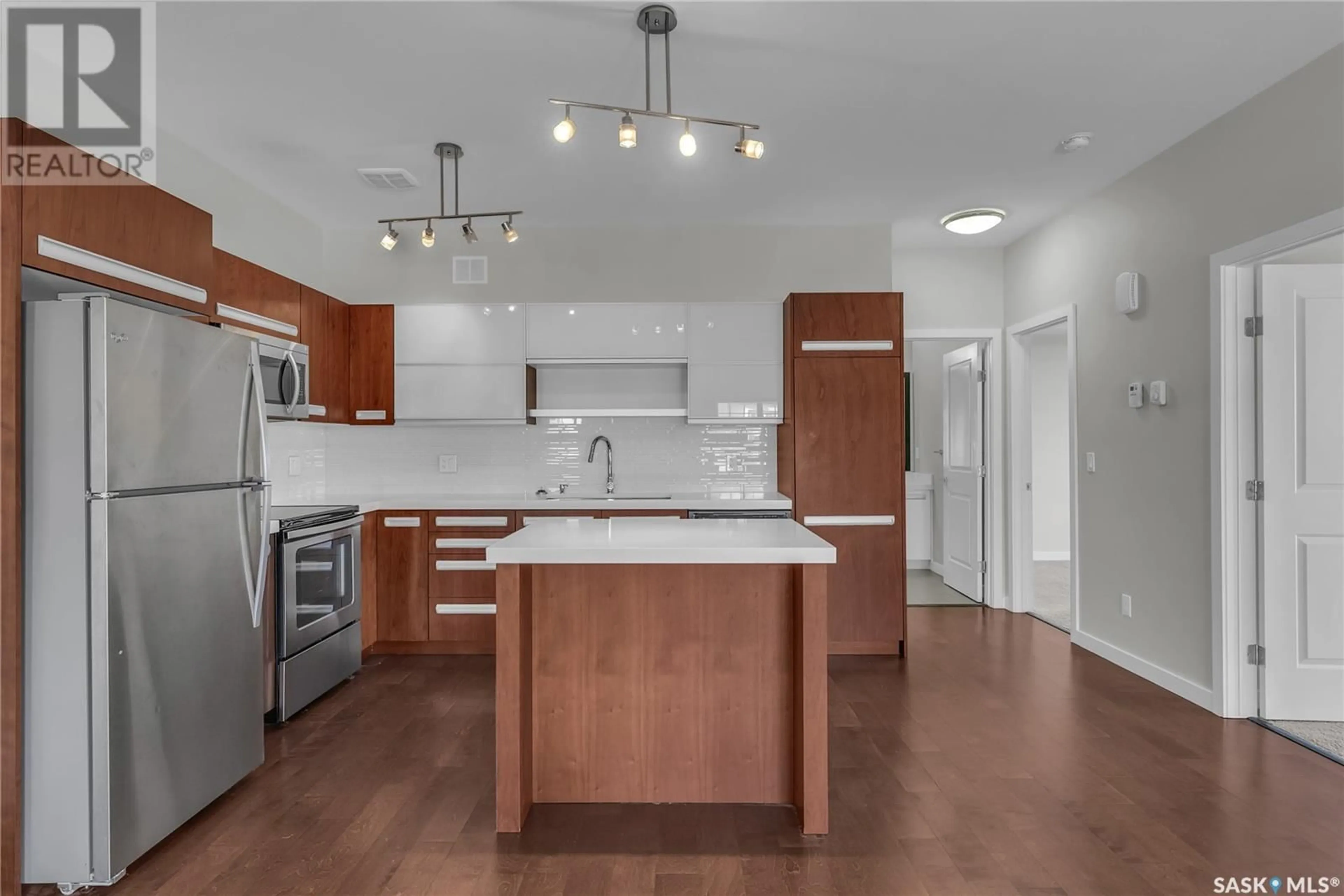 Open concept kitchen, unknown for 120 2315 McClocklin ROAD, Saskatoon Saskatchewan S7R0K8