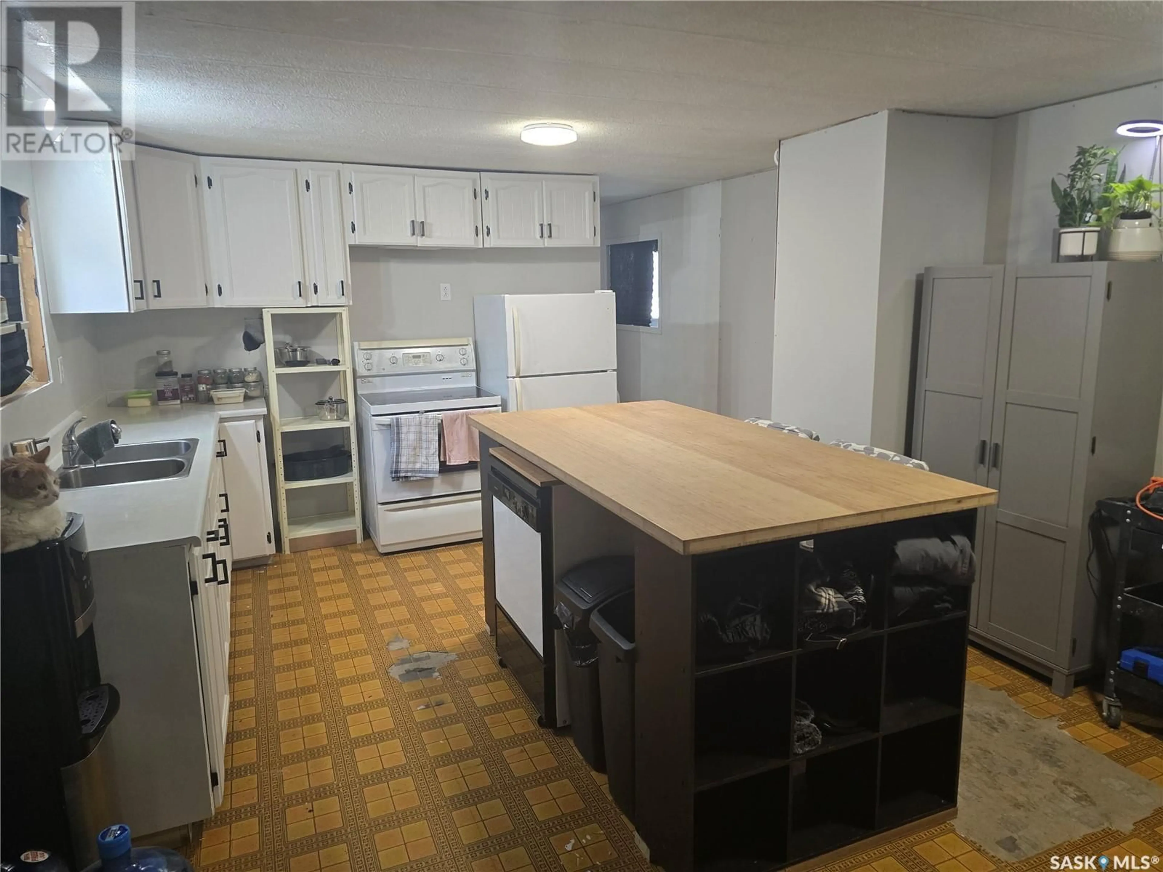 Standard kitchen, unknown for 618 Little Quill AVENUE E, Wynyard Saskatchewan S0A4T0