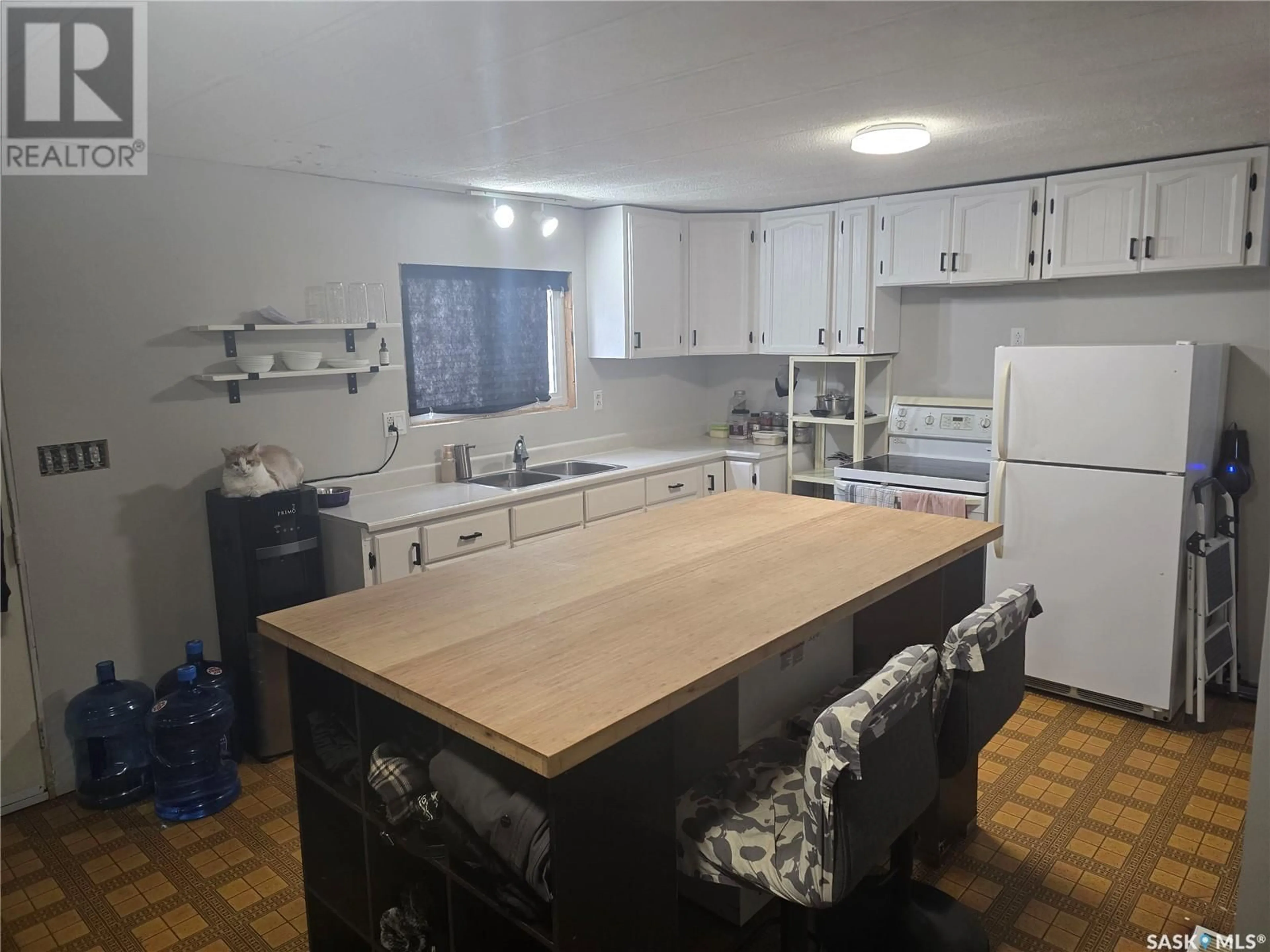 Standard kitchen, unknown for 618 Little Quill AVENUE E, Wynyard Saskatchewan S0A4T0