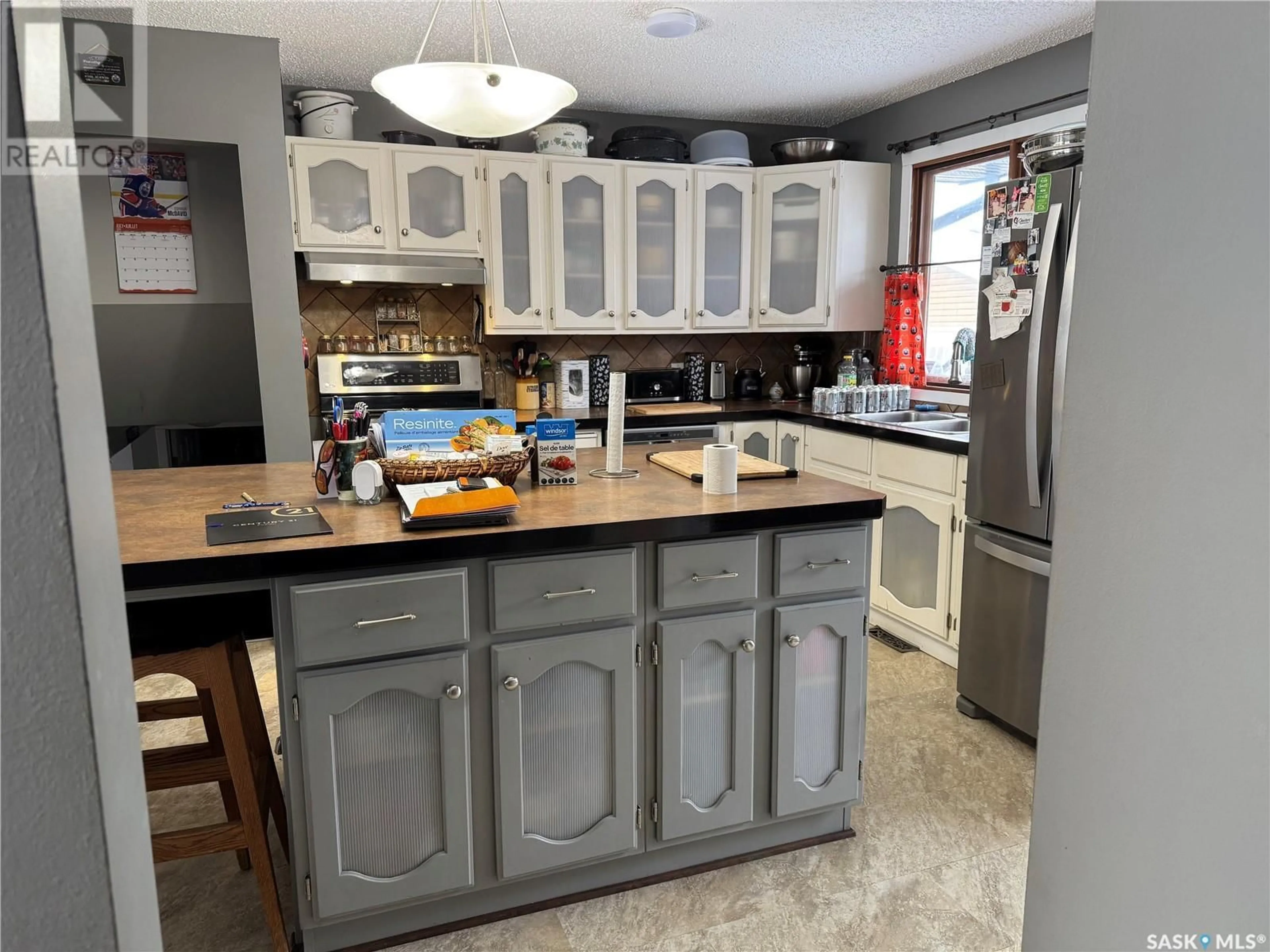 Open concept kitchen, unknown for 3106 Grey Owl CRESCENT, Prince Albert Saskatchewan S6V6X3