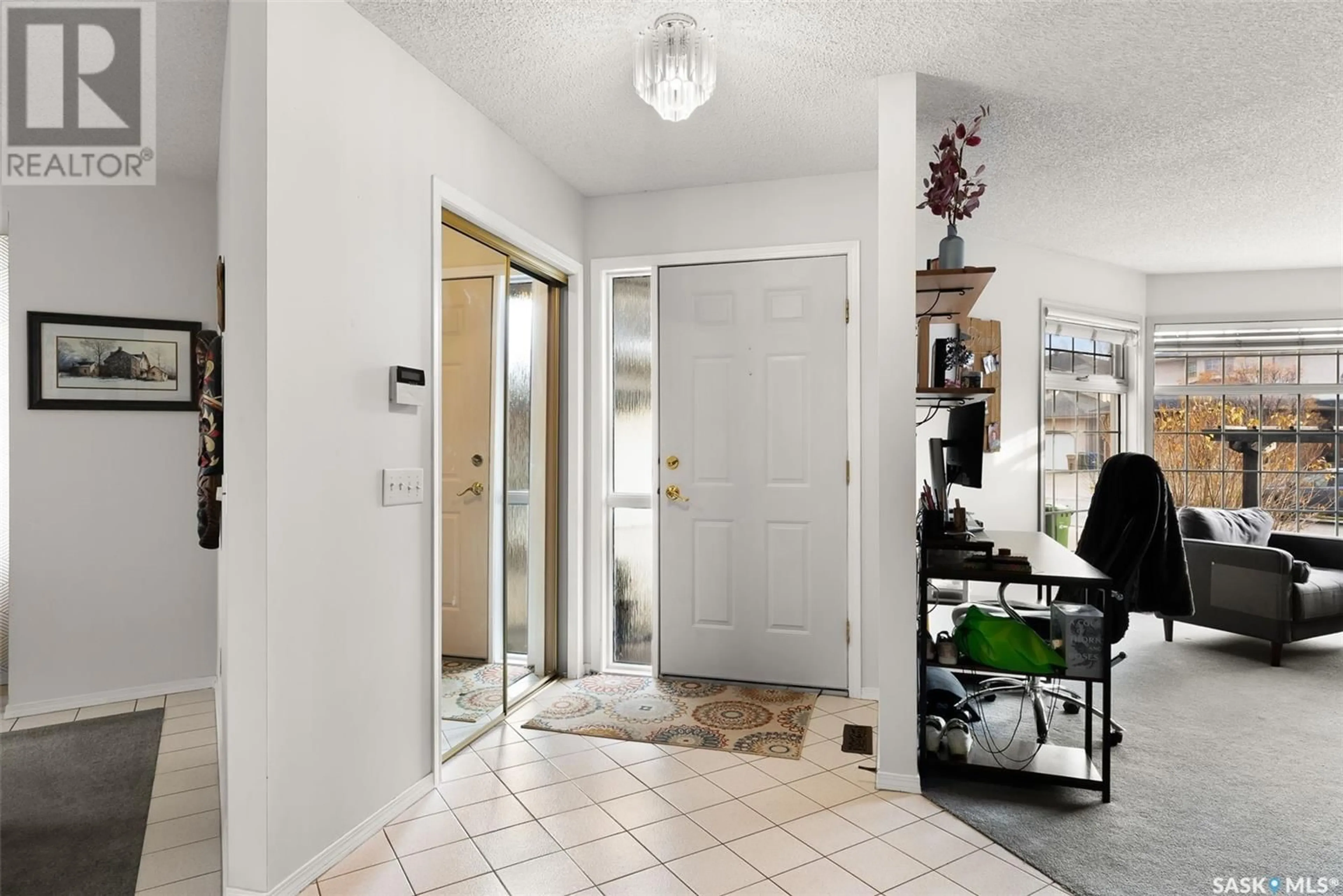 Indoor entryway for 5508 CHESTER PLACE, Regina Saskatchewan S4X4G4