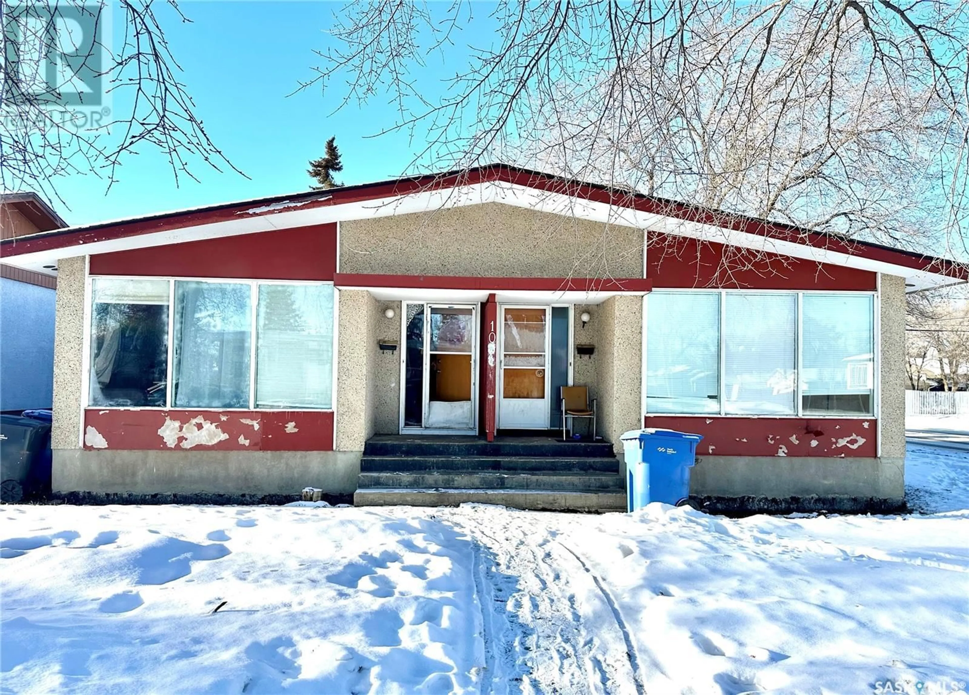 Indoor foyer for 1091 109th STREET, North Battleford Saskatchewan S9A2E3