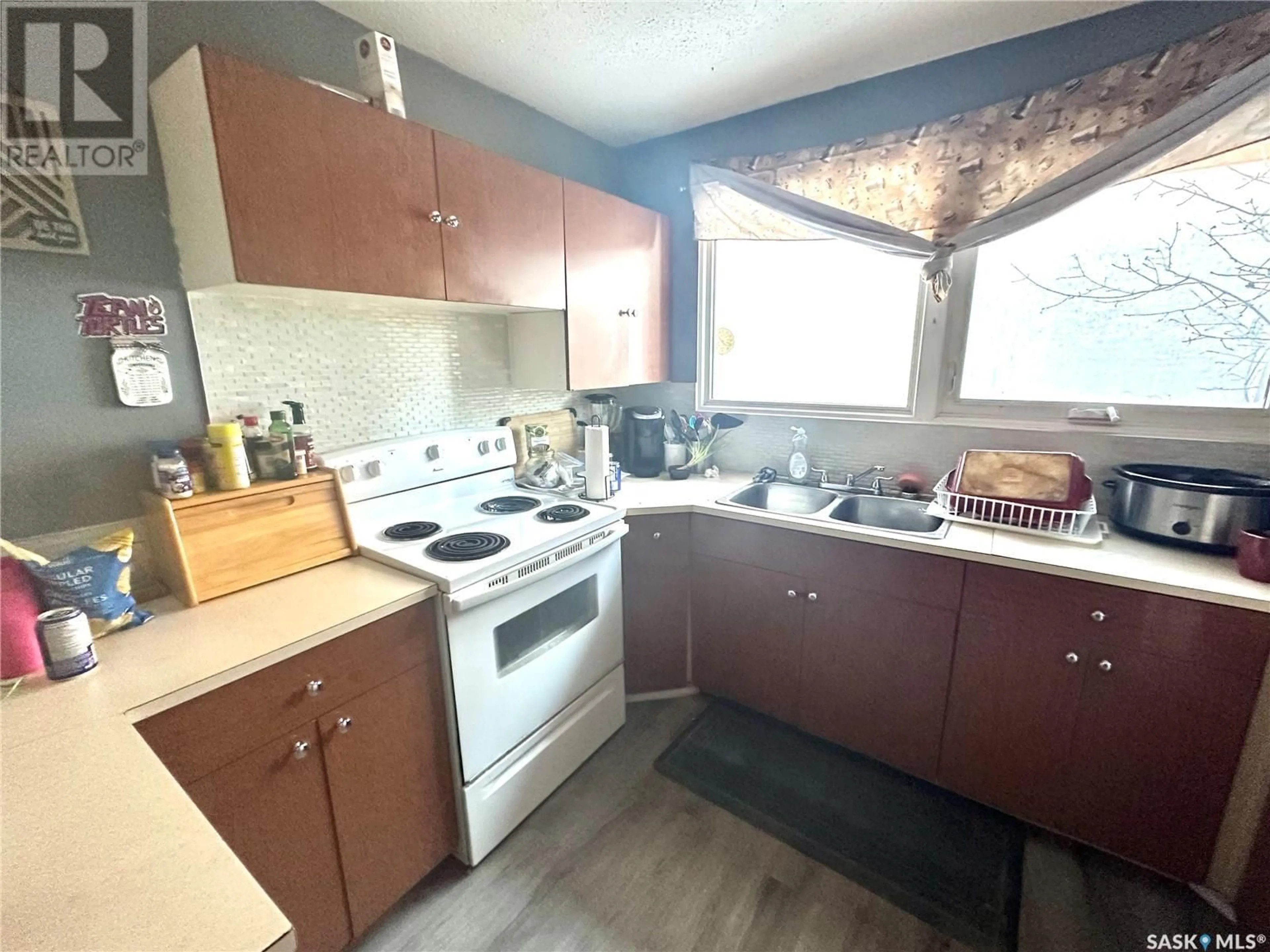 Standard kitchen, unknown for 1091 109th STREET, North Battleford Saskatchewan S9A2E3