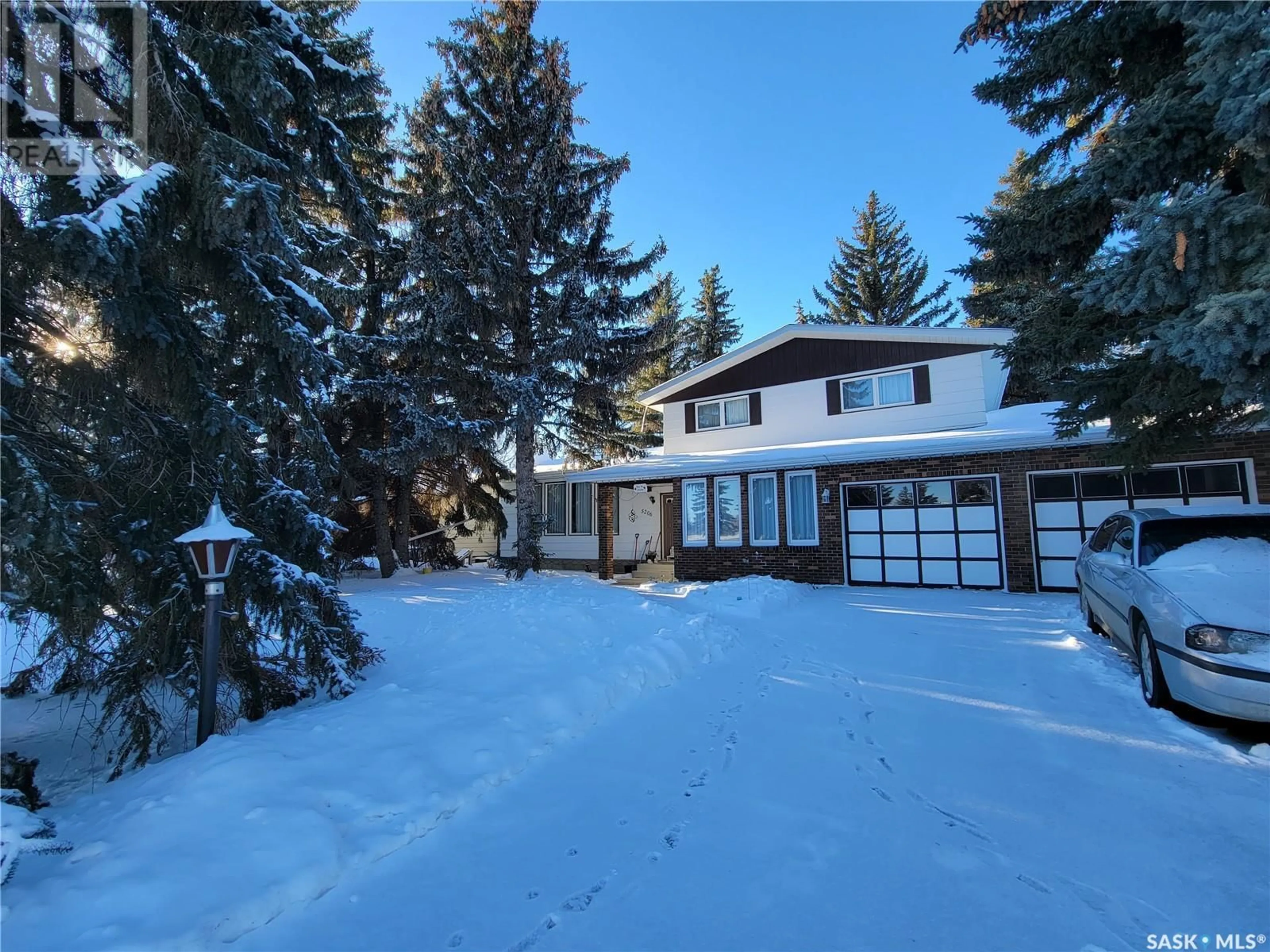 A pic from outside/outdoor area/front of a property/back of a property/a pic from drone, street for 5206 Herald STREET, Macklin Saskatchewan S0L2C0