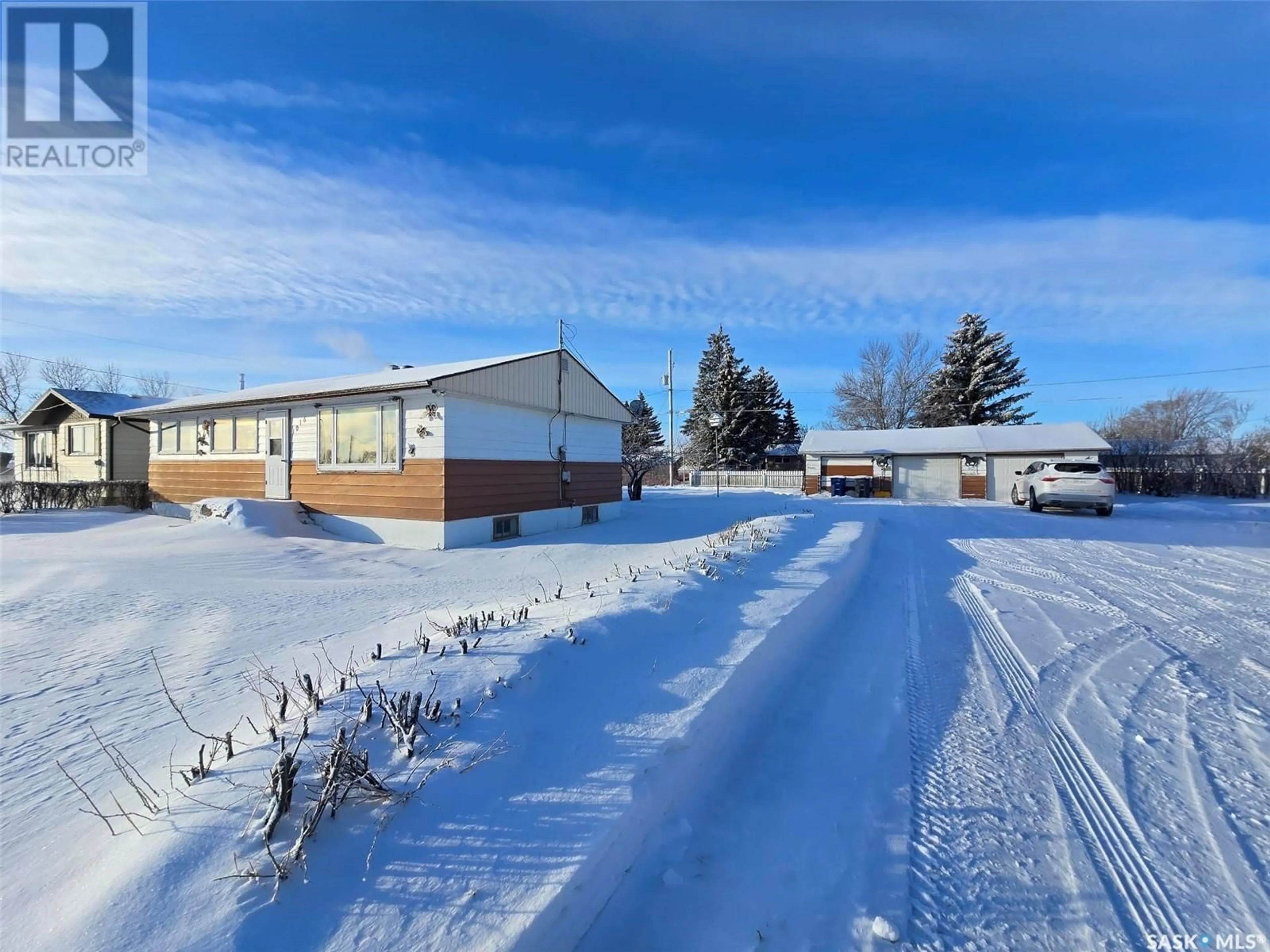 A pic from outside/outdoor area/front of a property/back of a property/a pic from drone, street for 1016 Desmond STREET, Grenfell Saskatchewan S0G2B0