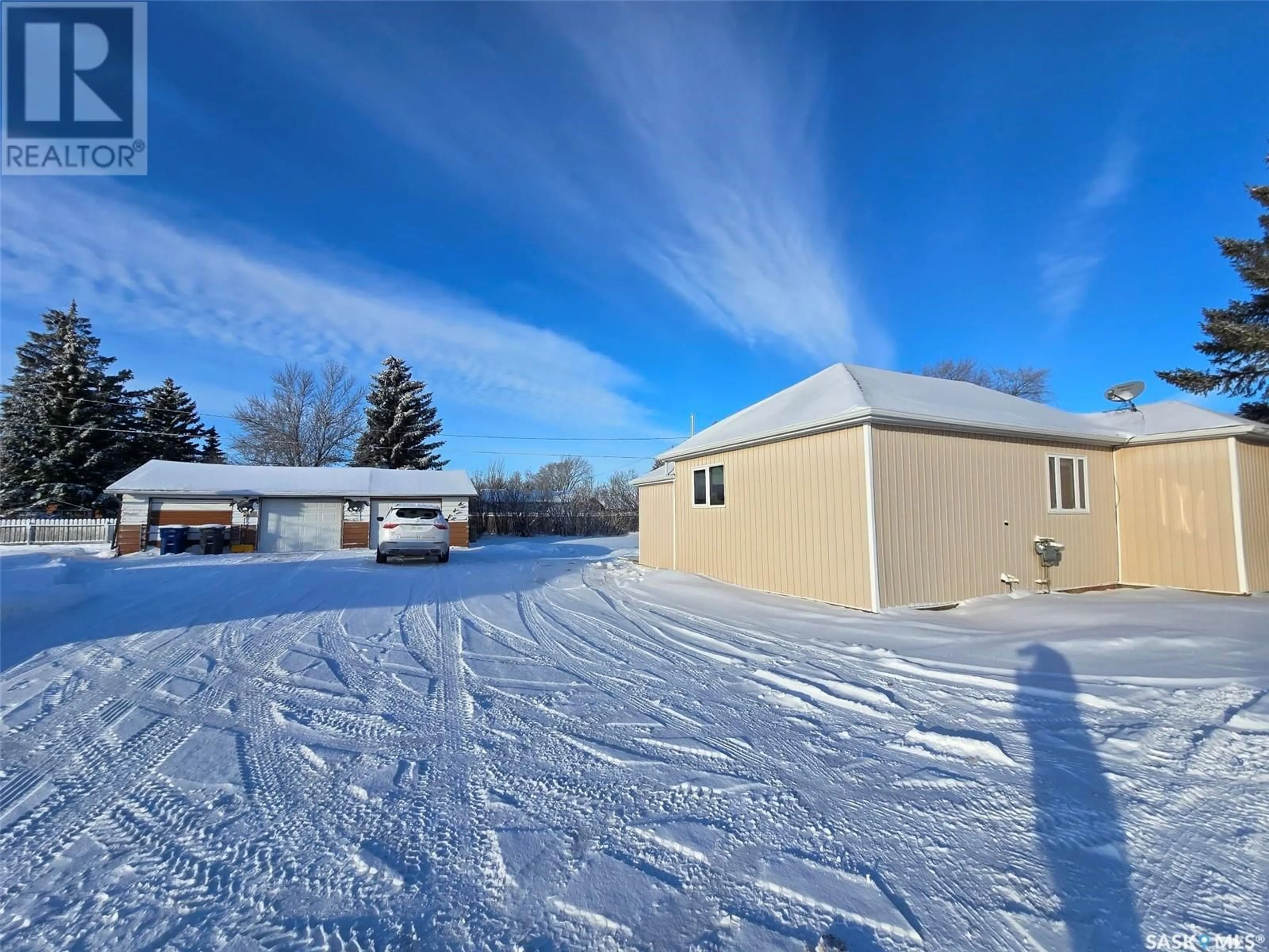 A pic from outside/outdoor area/front of a property/back of a property/a pic from drone, building for 1014 Desmond STREET, Grenfell Saskatchewan S0G2B0