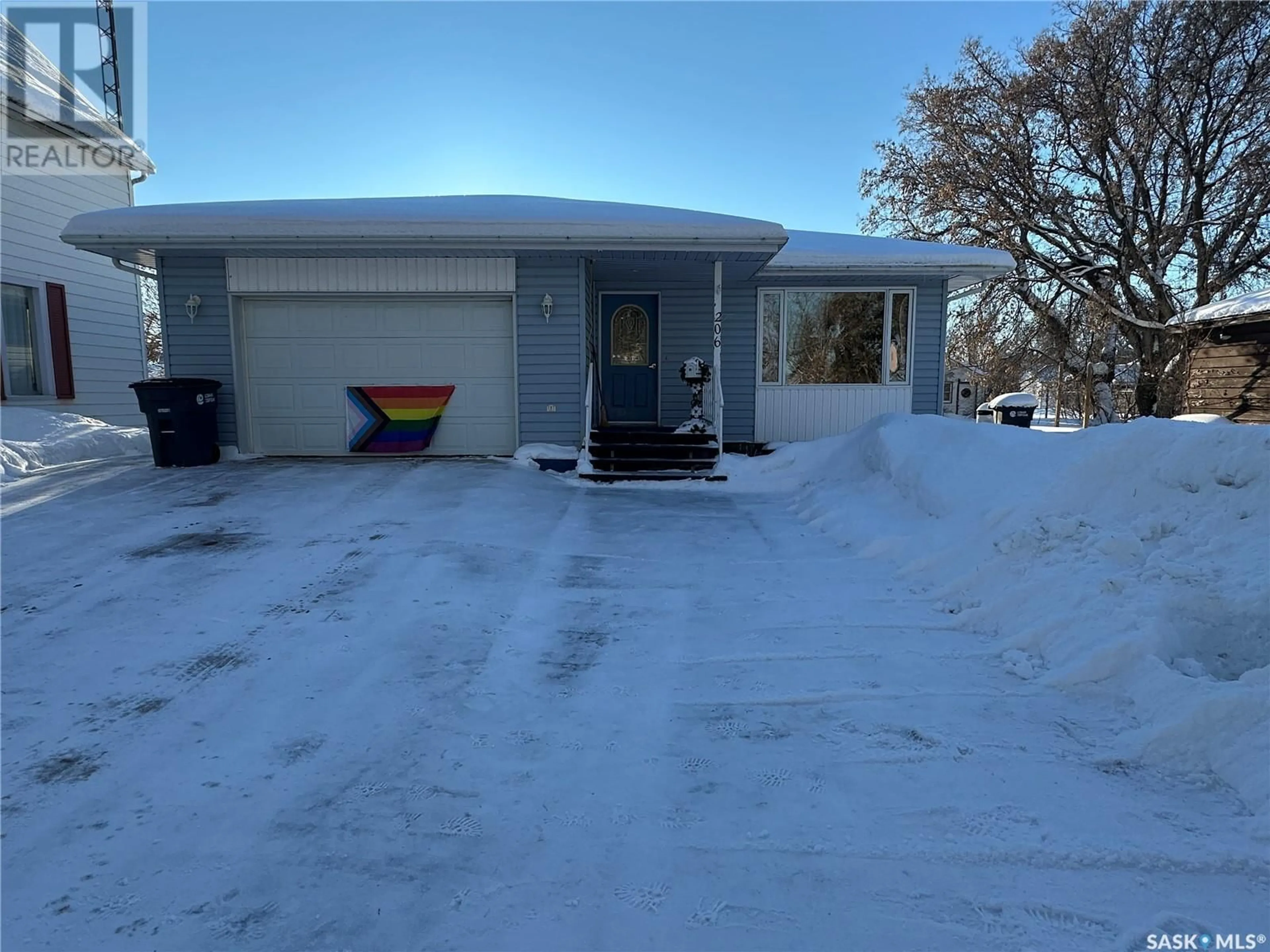 A pic from outside/outdoor area/front of a property/back of a property/a pic from drone, street for 206 3rd AVENUE E, Nokomis Saskatchewan S0G3R0