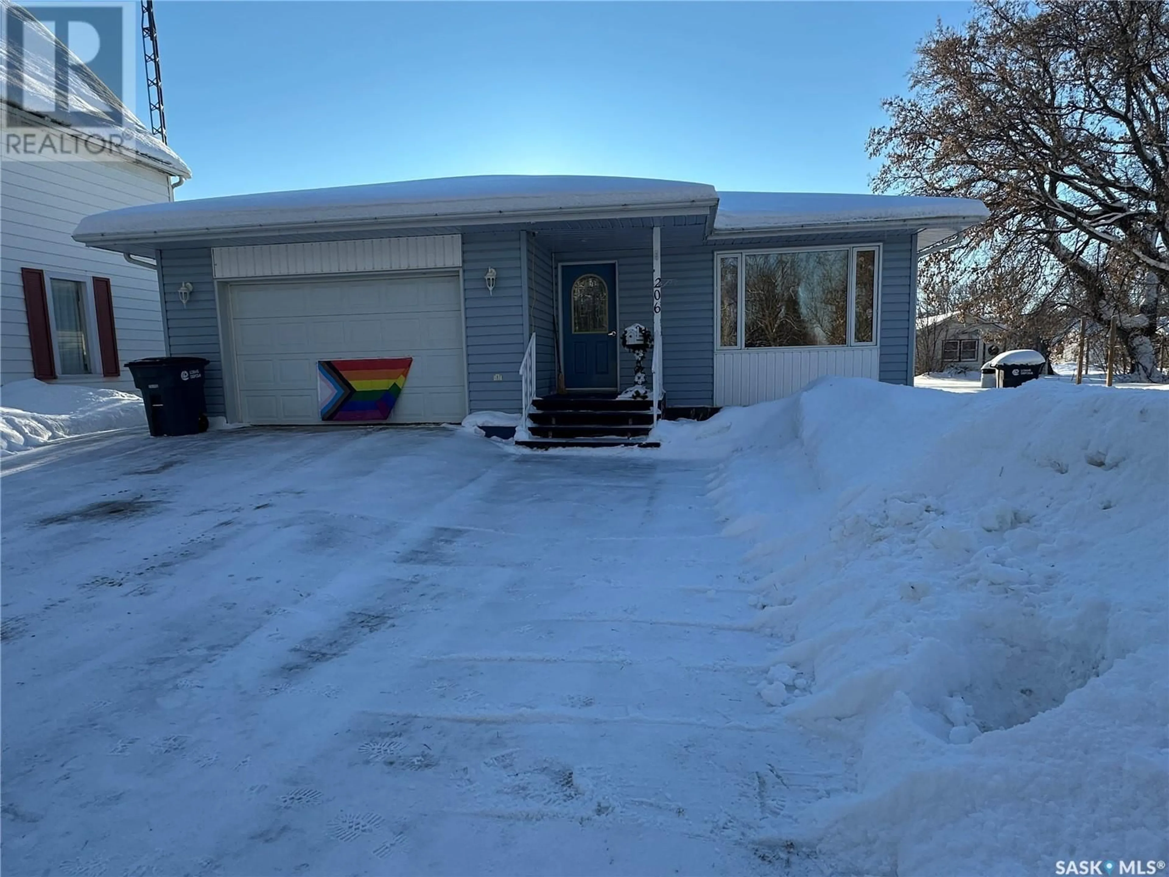 A pic from outside/outdoor area/front of a property/back of a property/a pic from drone, street for 206 3rd AVENUE E, Nokomis Saskatchewan S0G3R0