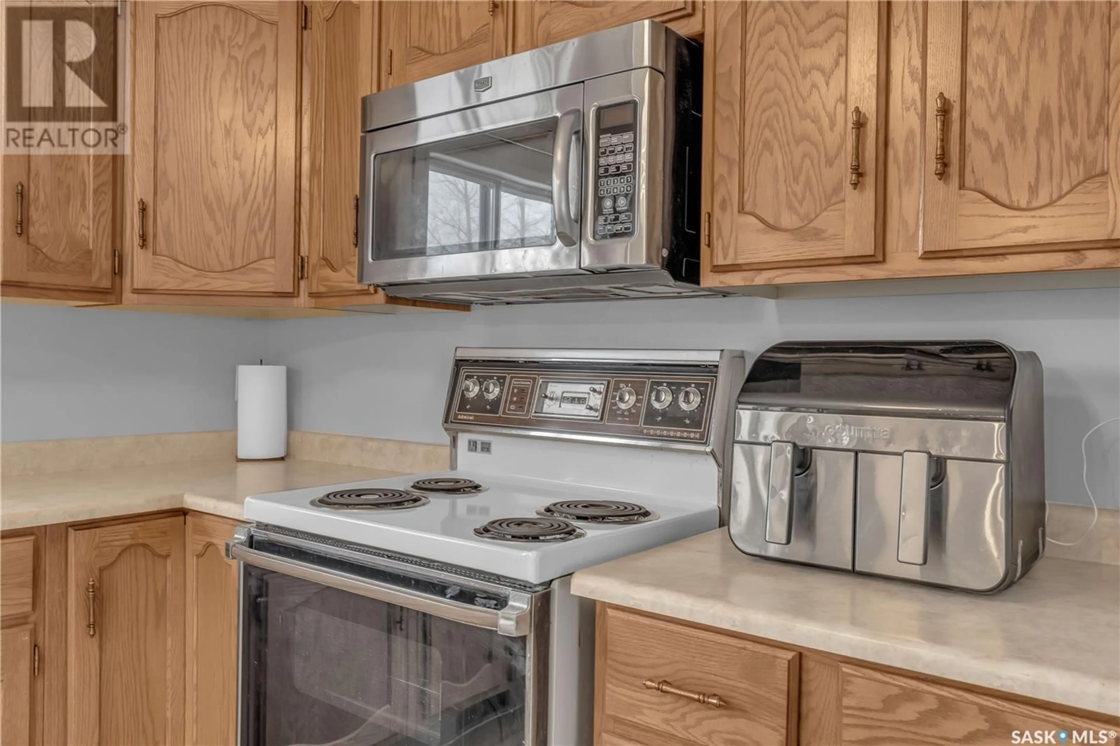 Standard kitchen, unknown for 2518 Neff ROAD E, Regina Saskatchewan S4V1K5