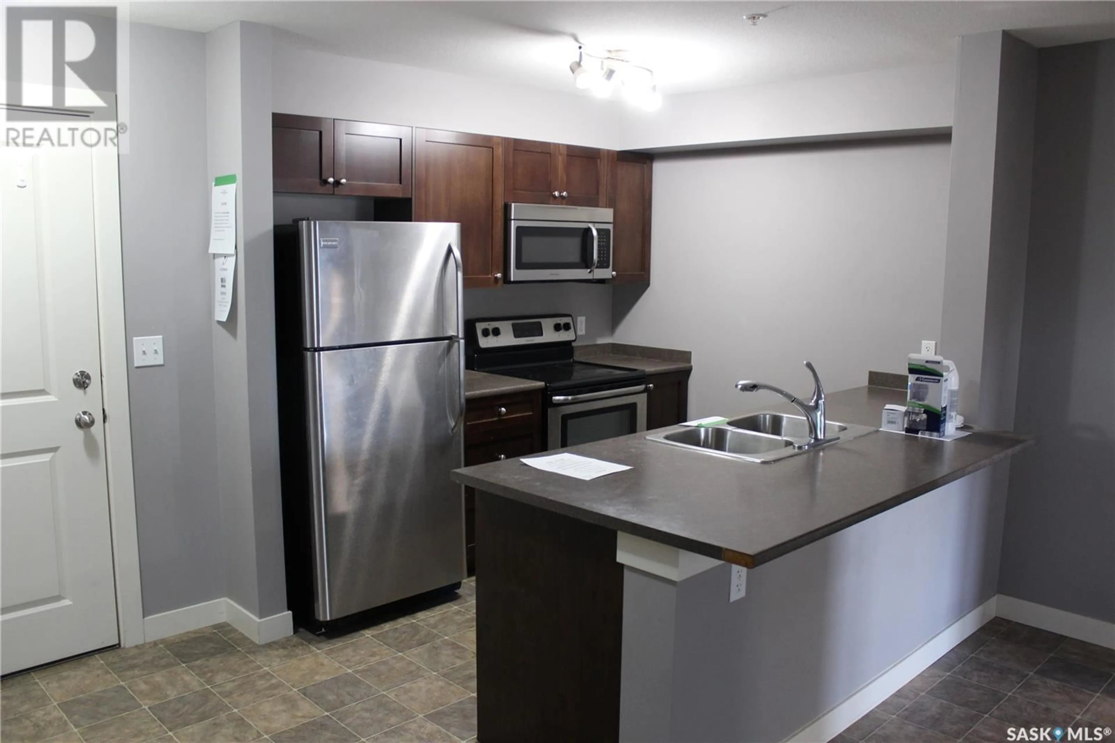 Standard kitchen, unknown for 205 308 Petterson DRIVE, Estevan Saskatchewan S4A1N7