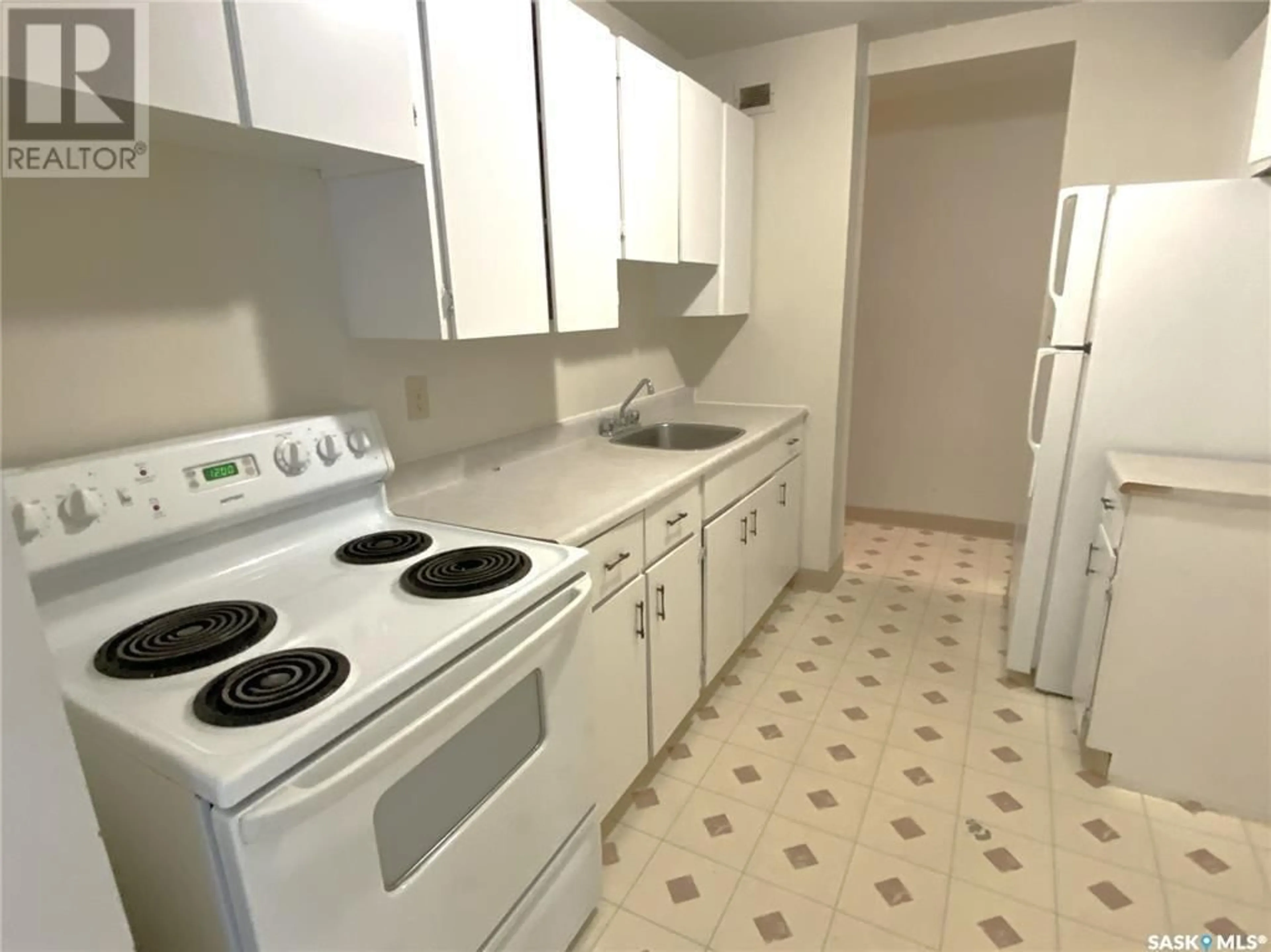 Standard kitchen, unknown for 22 23 Centennial STREET, Regina Saskatchewan S4S6P8