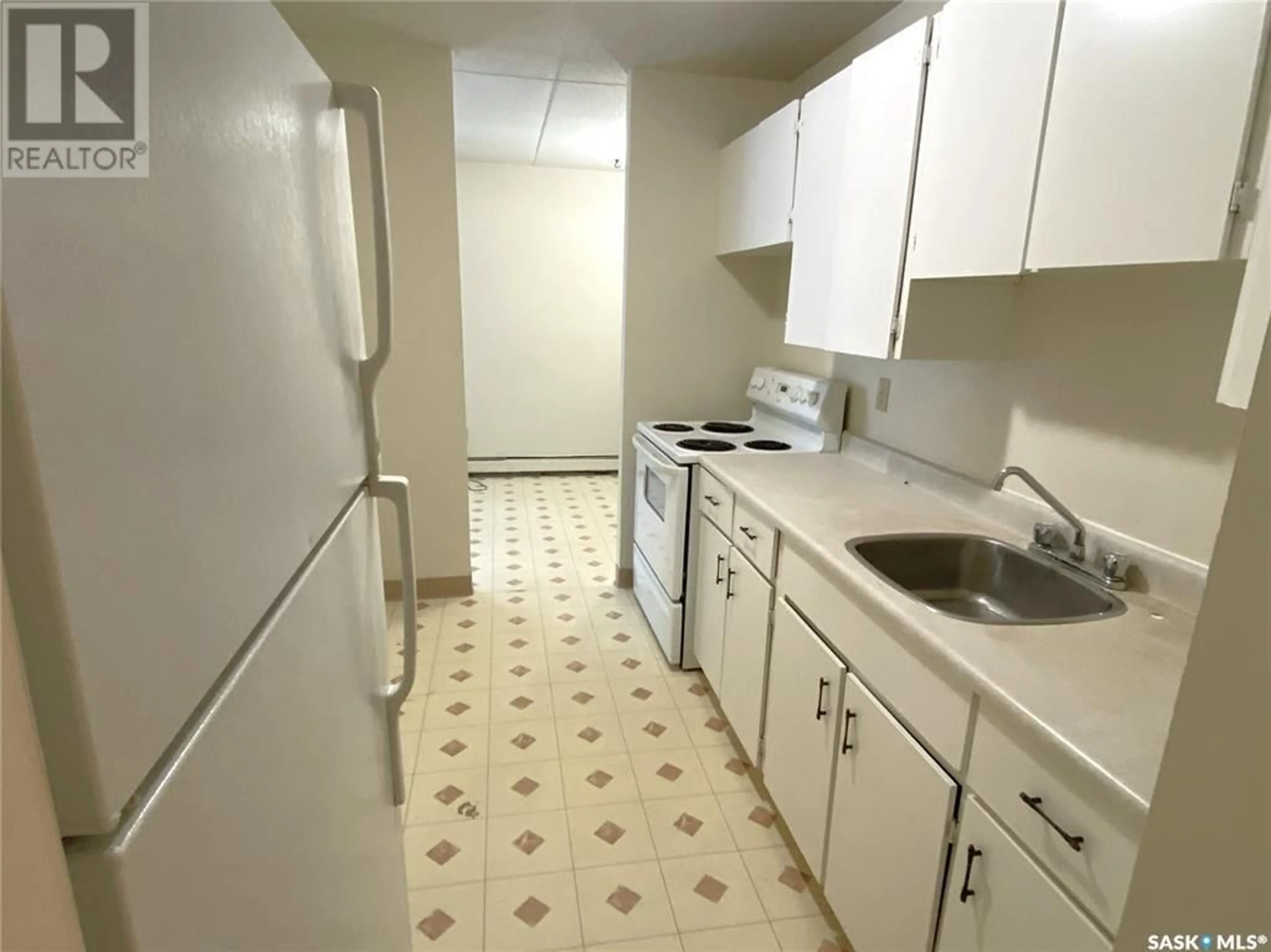 Standard kitchen, unknown for 22 23 Centennial STREET, Regina Saskatchewan S4S6P8