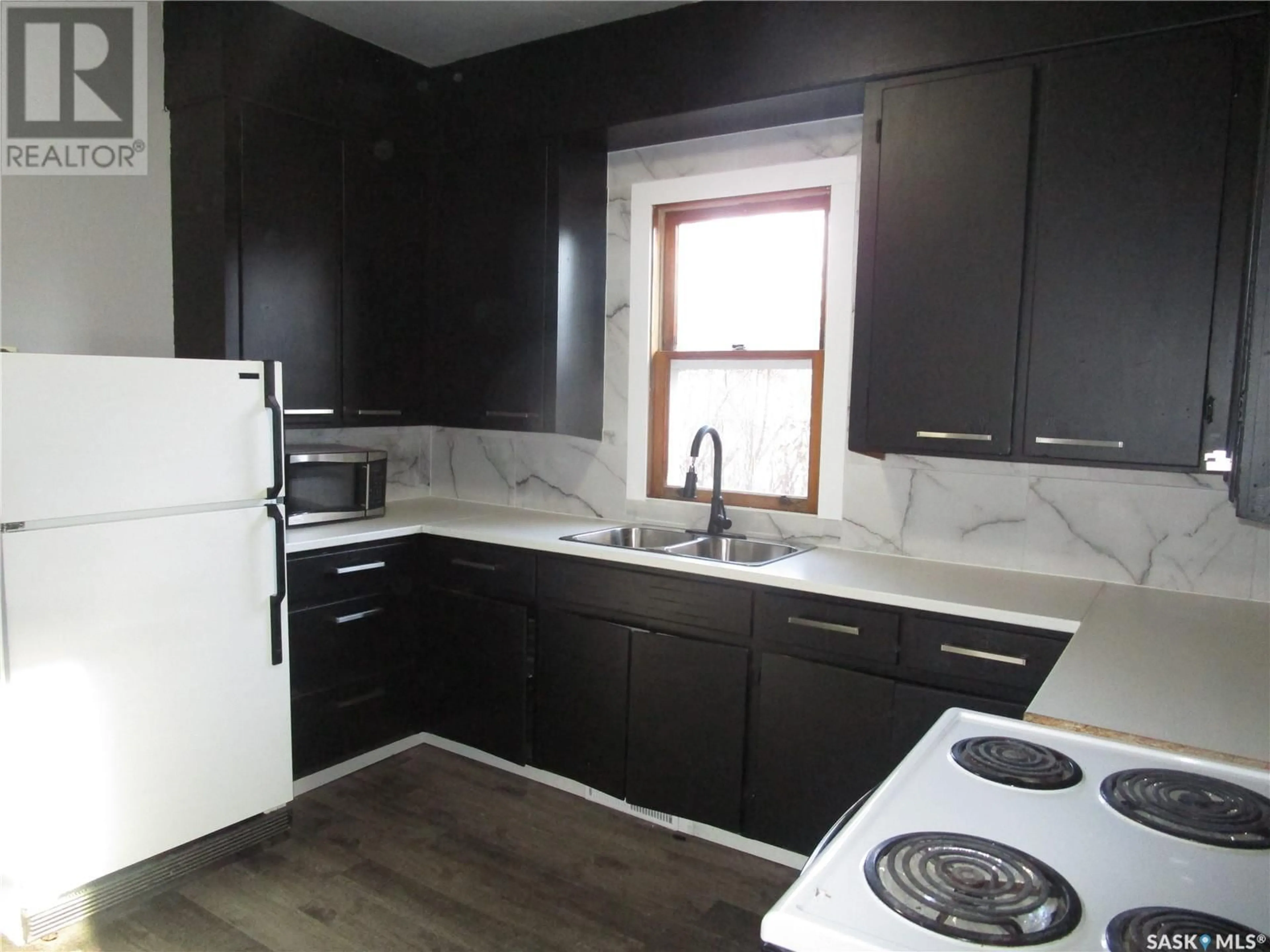 Standard kitchen, wood/laminate floor for 308 6th AVENUE E, Assiniboia Saskatchewan S0H0B0