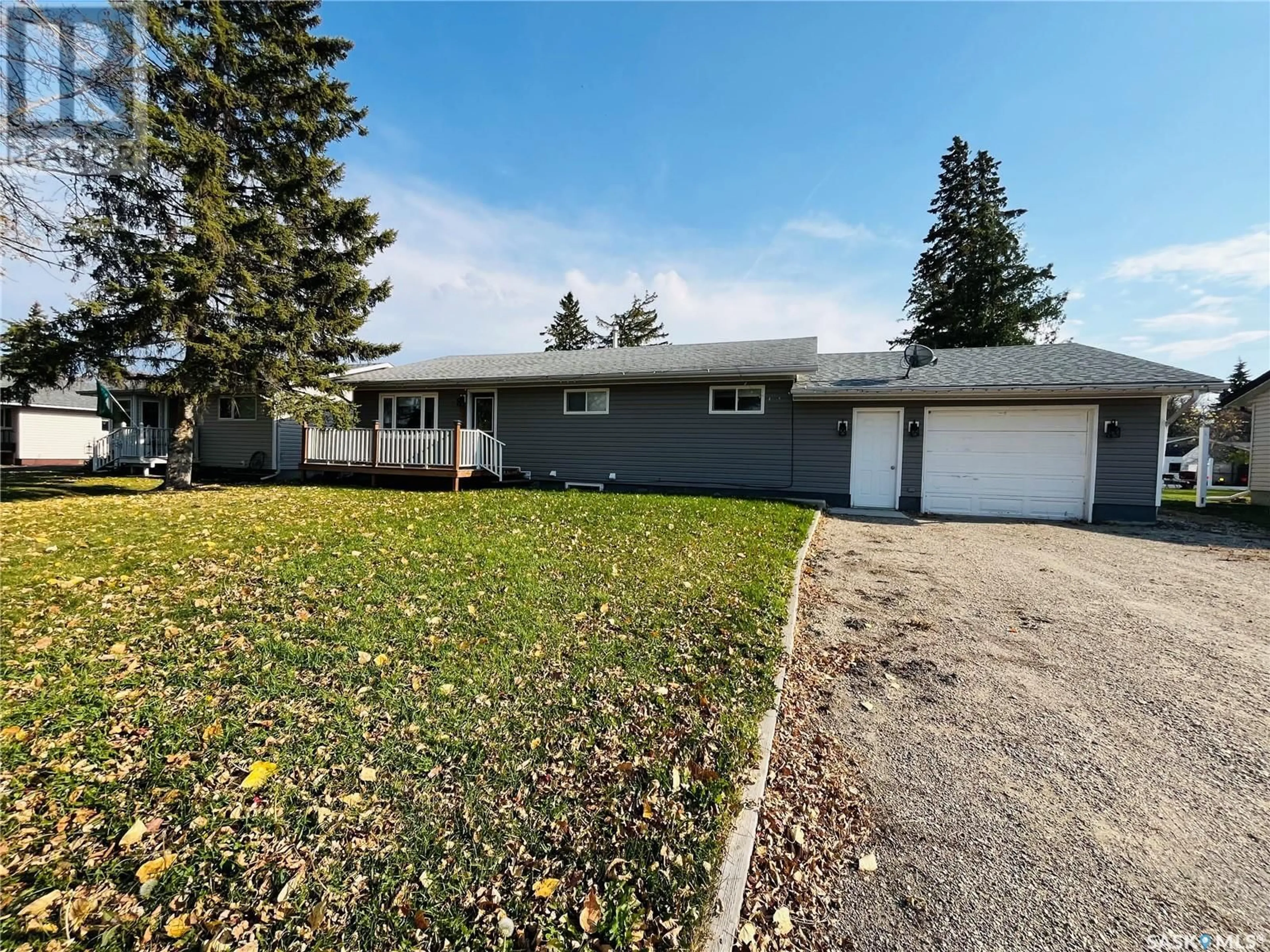 A pic from outside/outdoor area/front of a property/back of a property/a pic from drone, street for 1007 Carleton STREET, Moosomin Saskatchewan S0G3N0