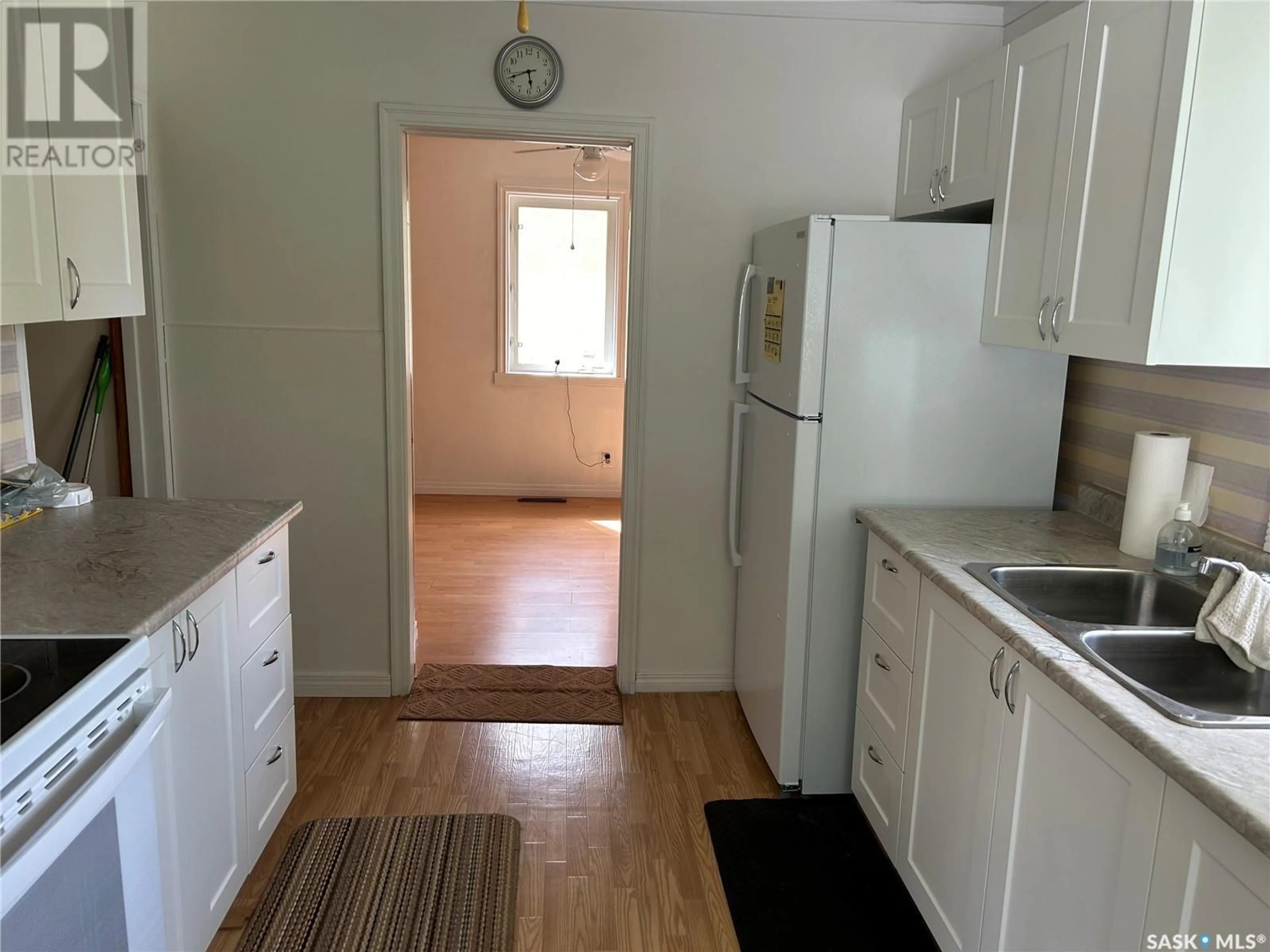 Standard kitchen, unknown for 950 17th STREET W, Prince Albert Saskatchewan S6V3Y6