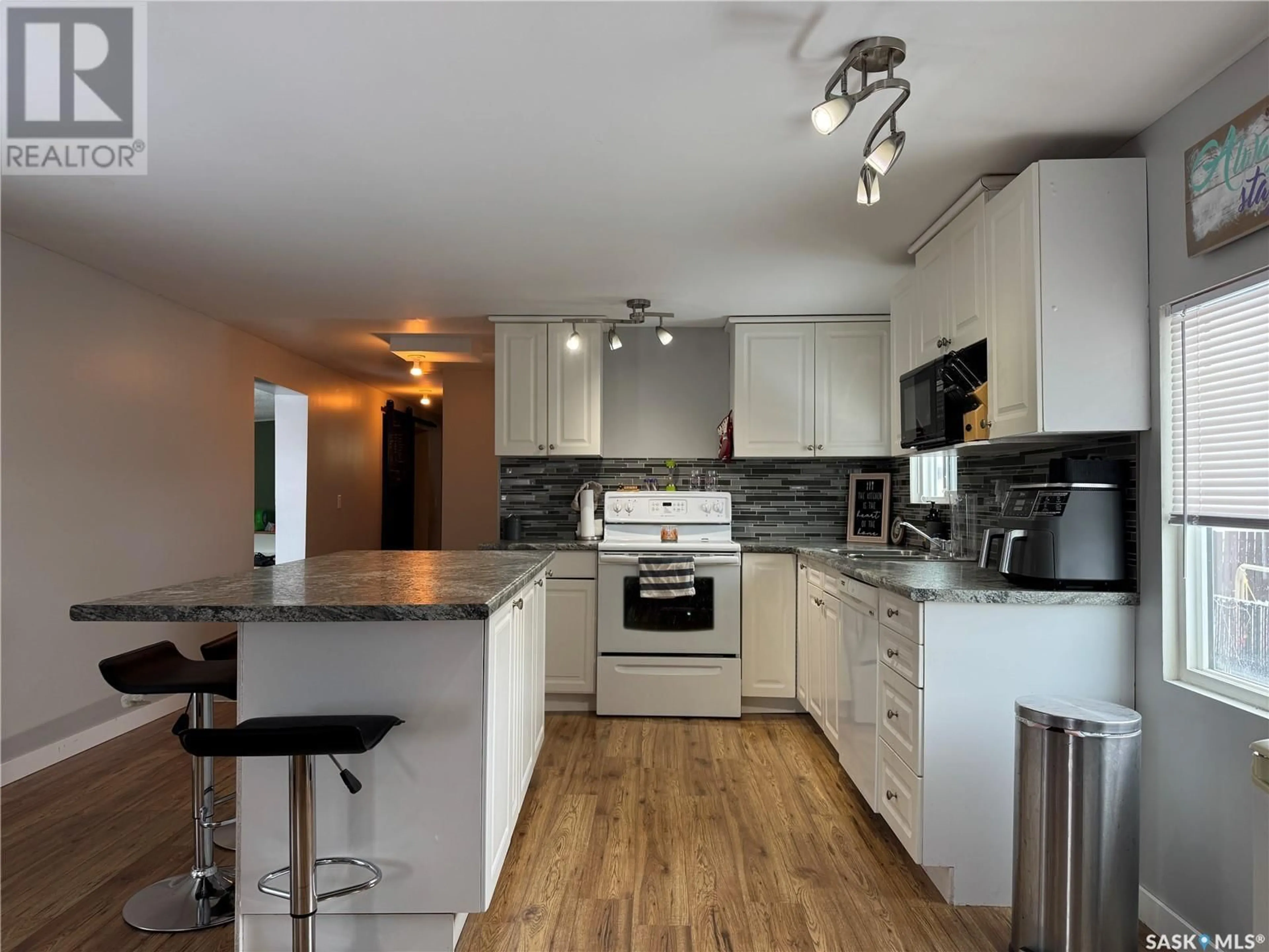 Open concept kitchen, wood/laminate floor for 308 TESKY CRESCENT, Wynyard Saskatchewan S0A4T0