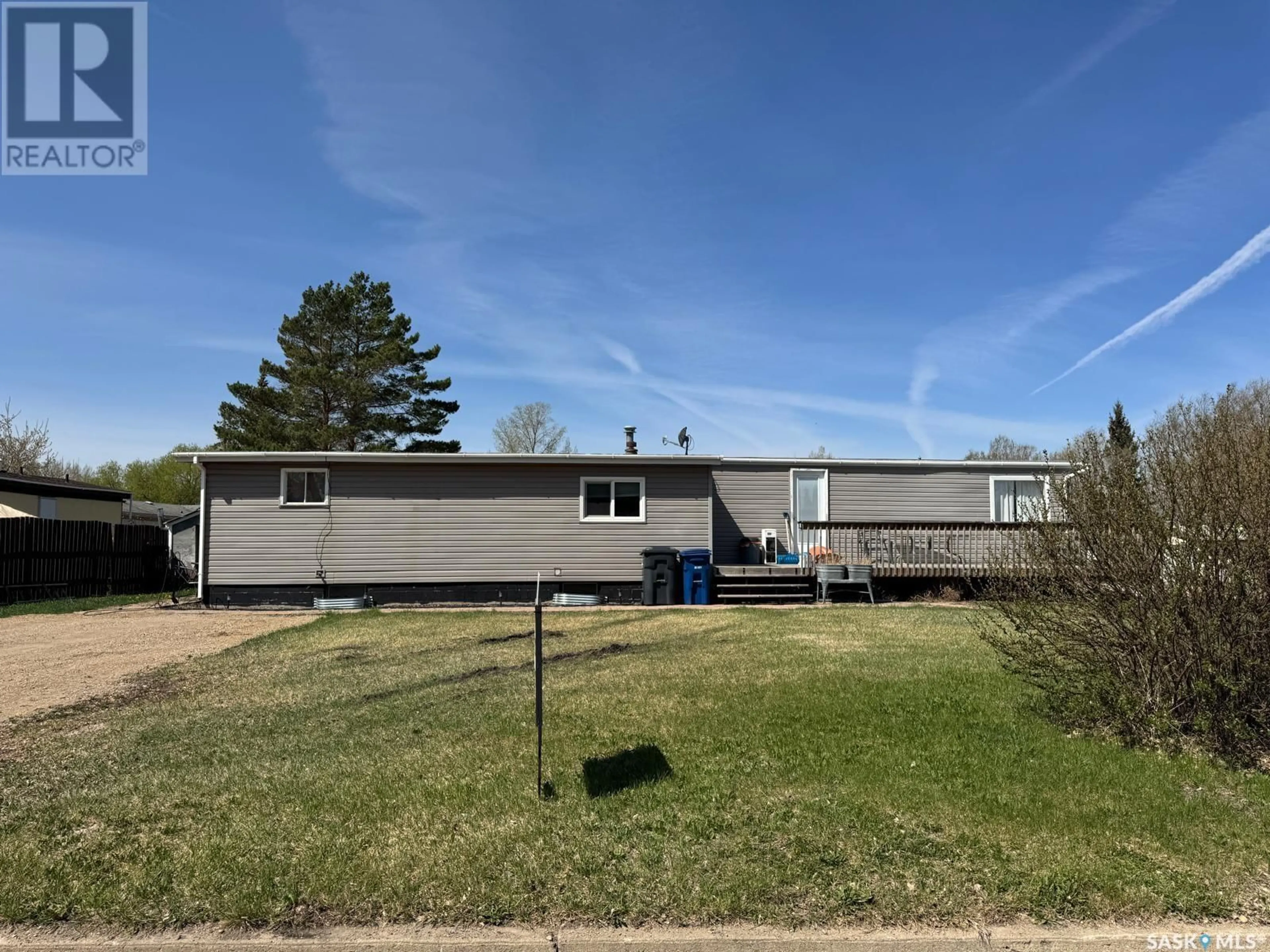 A pic from outside/outdoor area/front of a property/back of a property/a pic from drone, building for 308 TESKY CRESCENT, Wynyard Saskatchewan S0A4T0