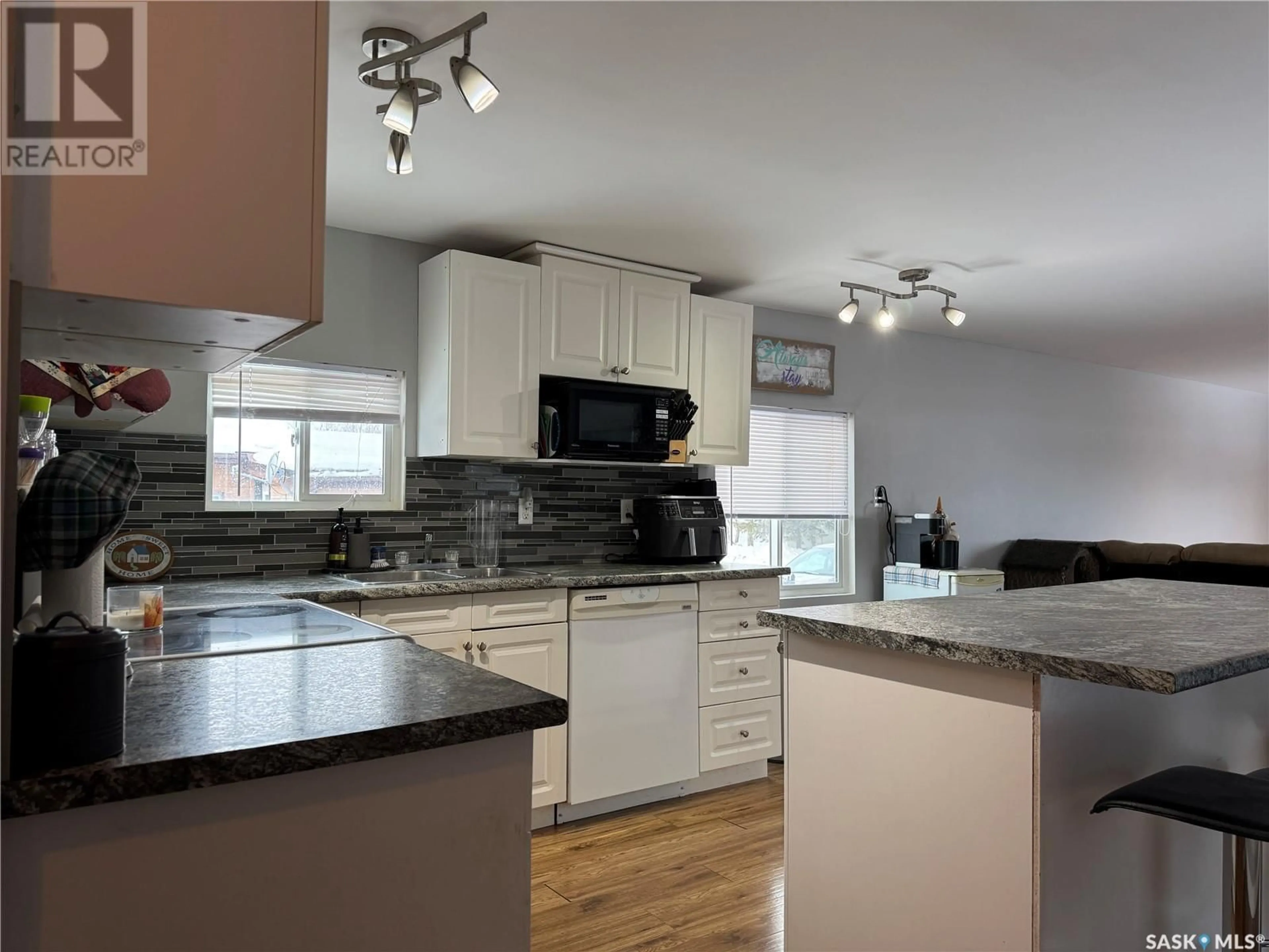 Open concept kitchen, unknown for 308 TESKY CRESCENT, Wynyard Saskatchewan S0A4T0
